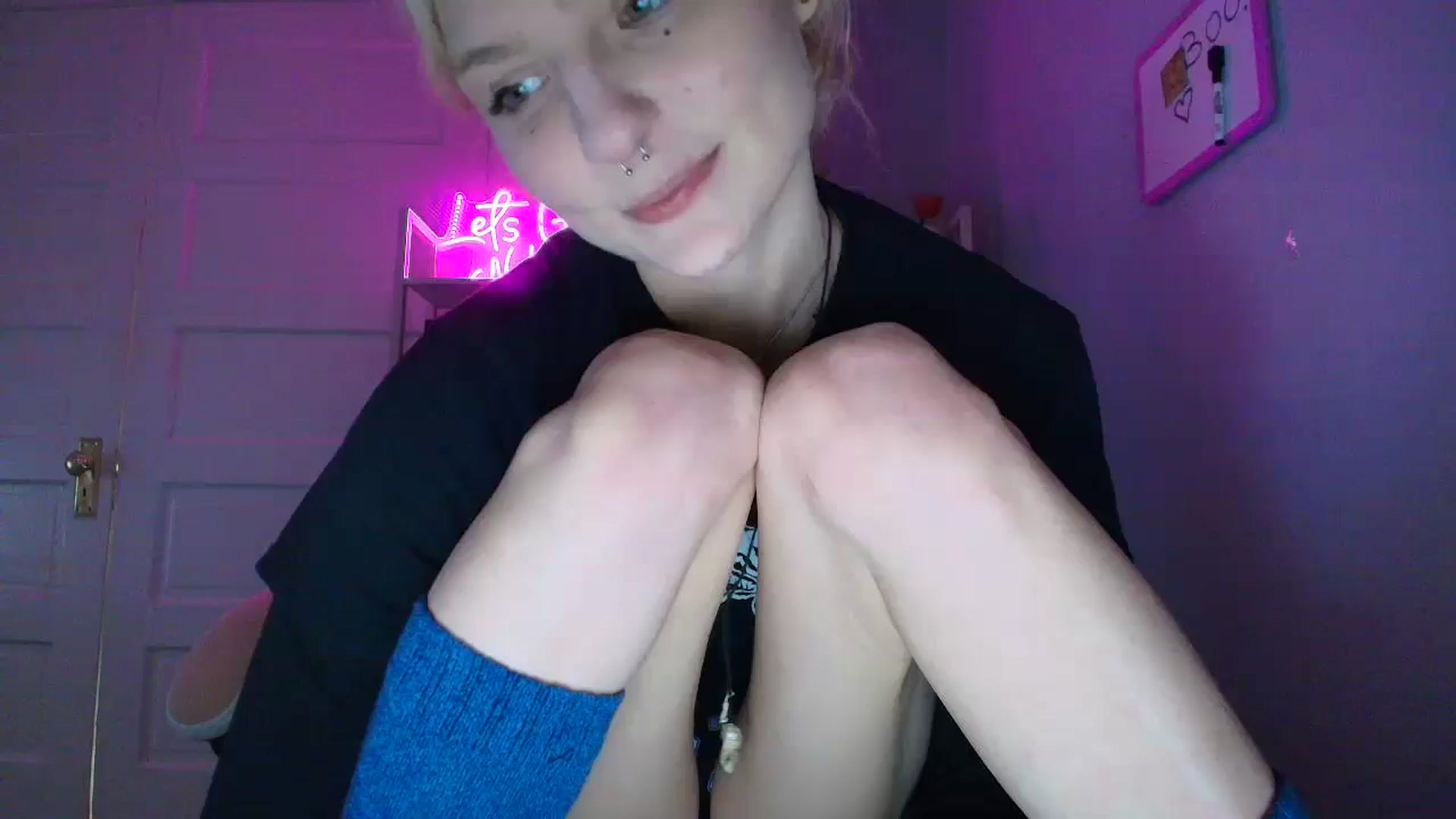 Gallery image thumbnail from DuckChan0's myfreecams stream on, 10/22/2025, 16:49 image 9 of 20