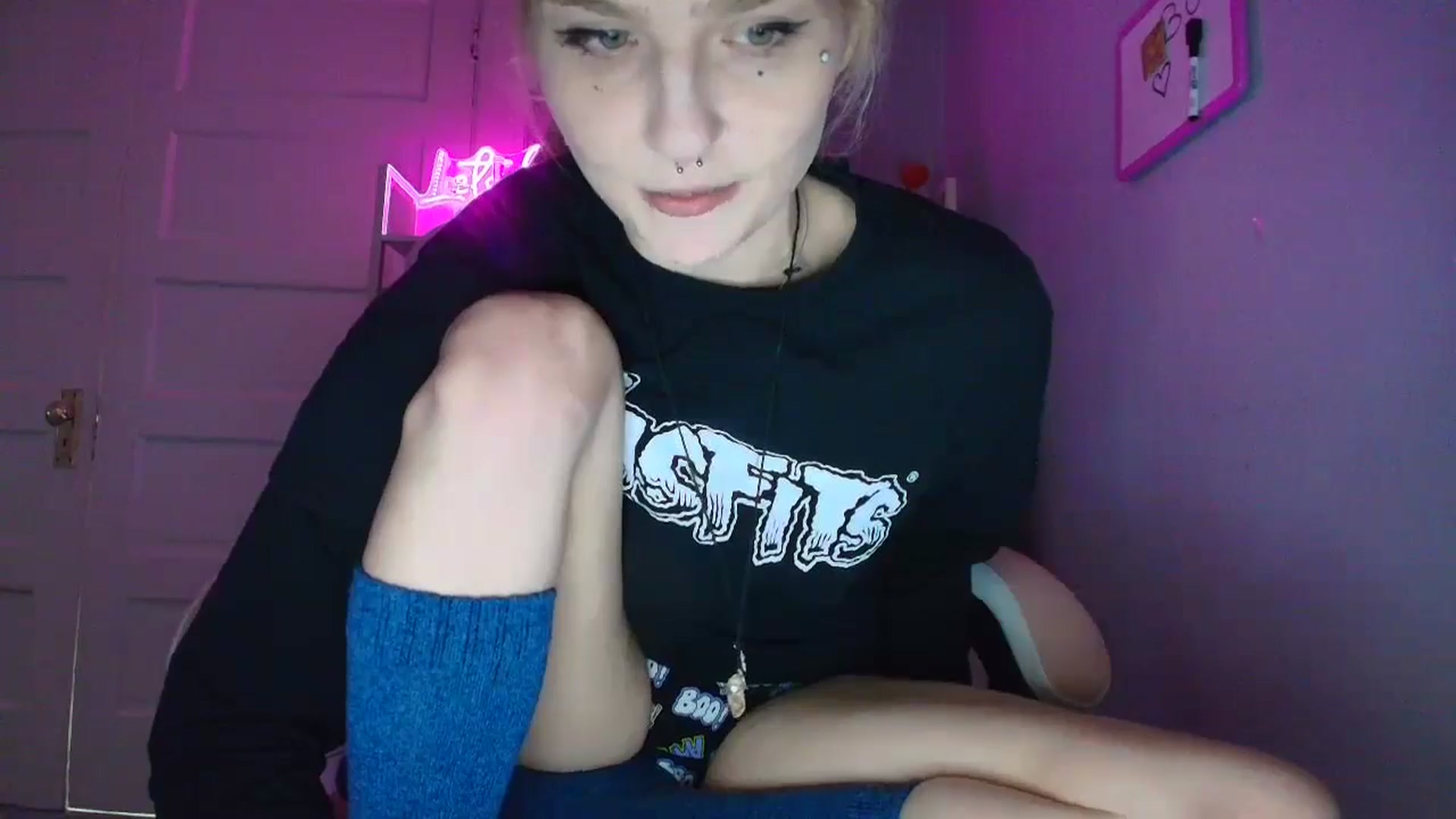 Gallery image thumbnail from DuckChan0's myfreecams stream on, 10/22/2025, 16:49 image 4 of 20