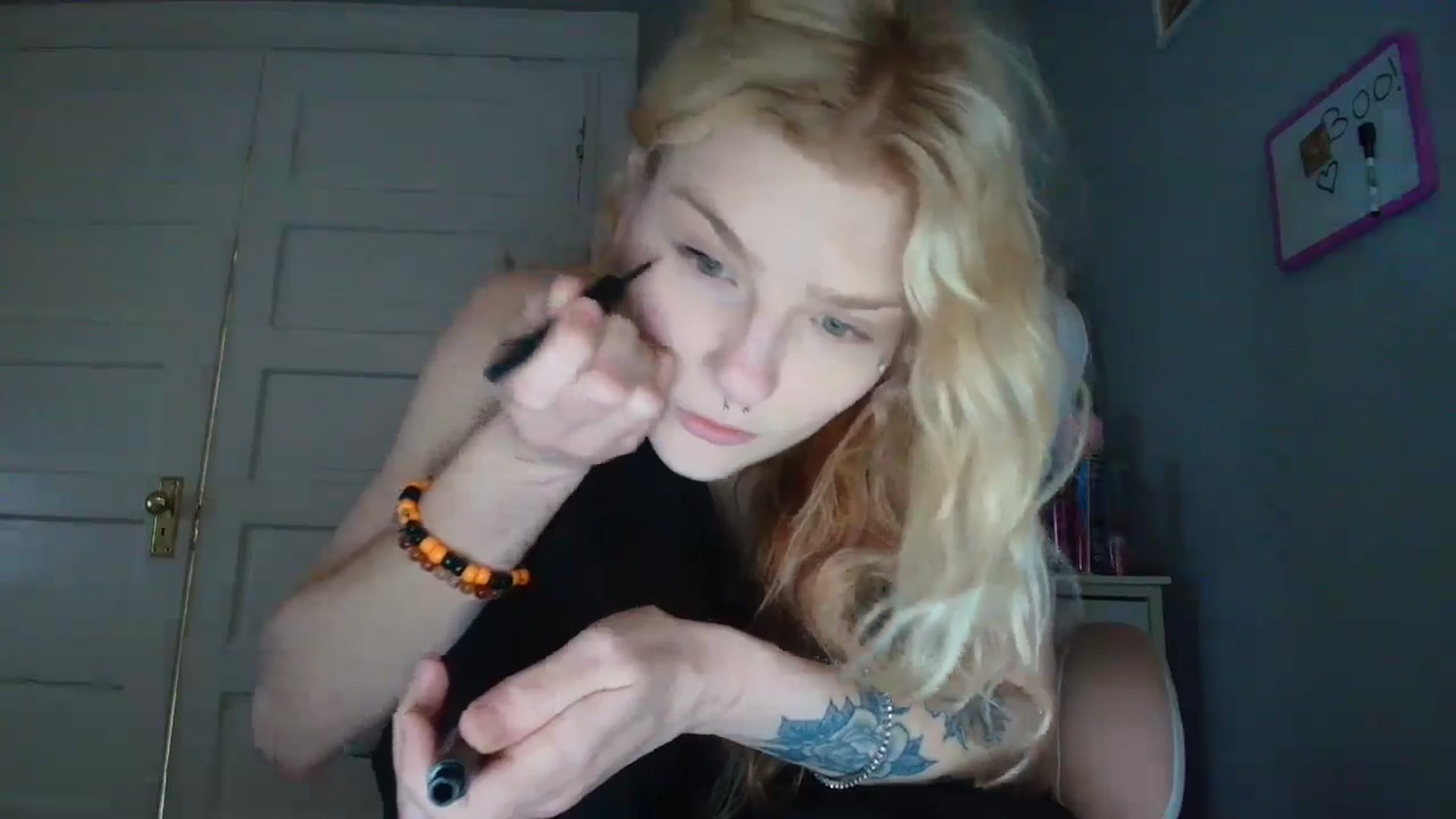 Gallery image thumbnail from DuckChan0's myfreecams stream on, 10/23/2025, 14:19 image 6 of 20