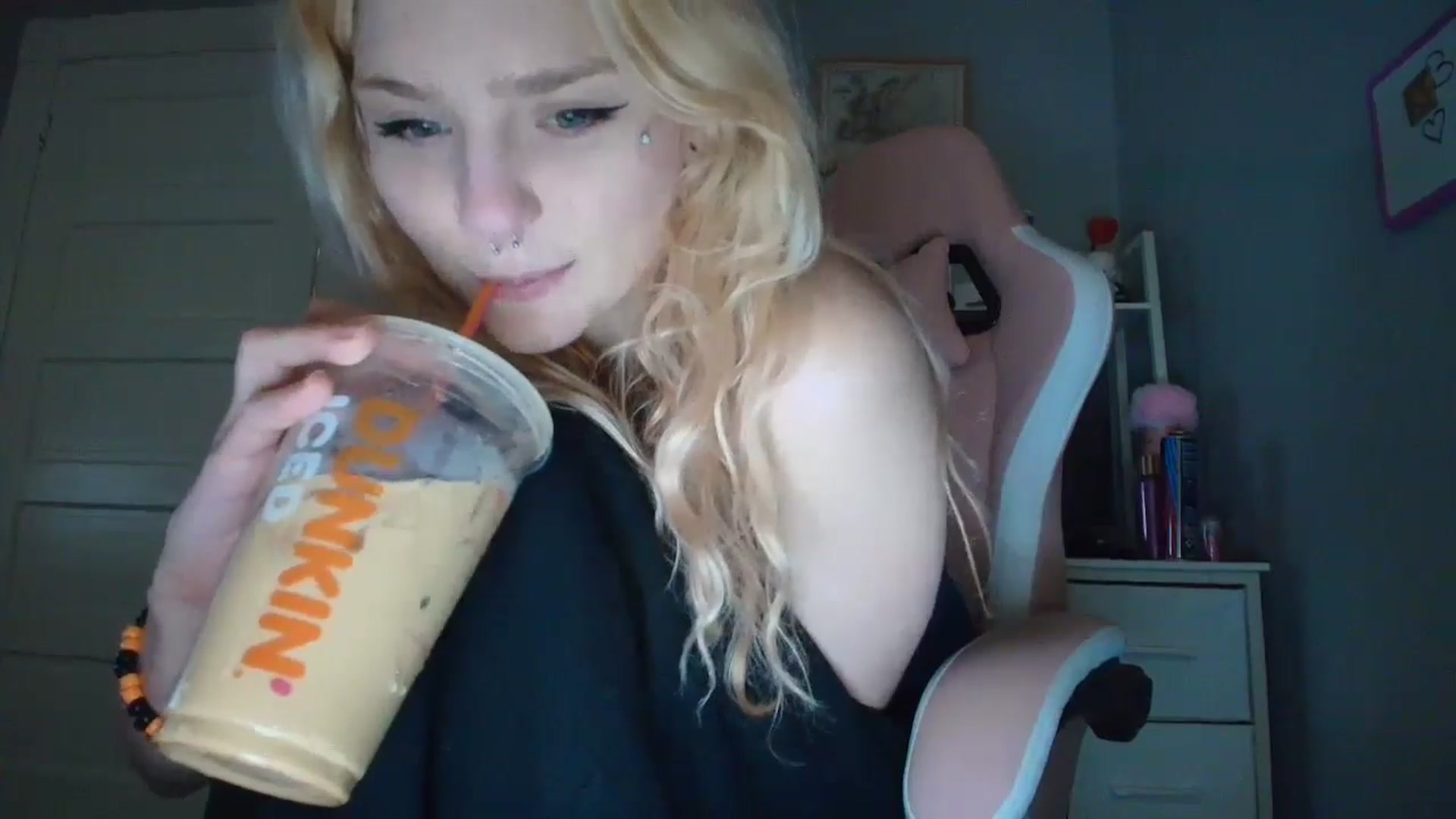 Gallery image thumbnail from DuckChan0's myfreecams stream on, 10/23/2025, 14:19 image 12 of 20