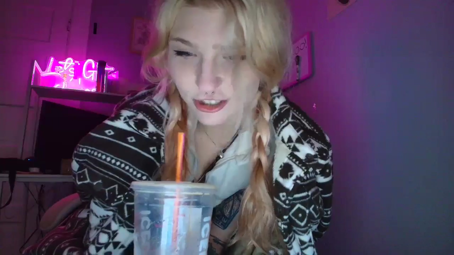 Gallery image thumbnail from DuckChan0's myfreecams stream on, 10/23/2025, 15:32 image 10 of 20