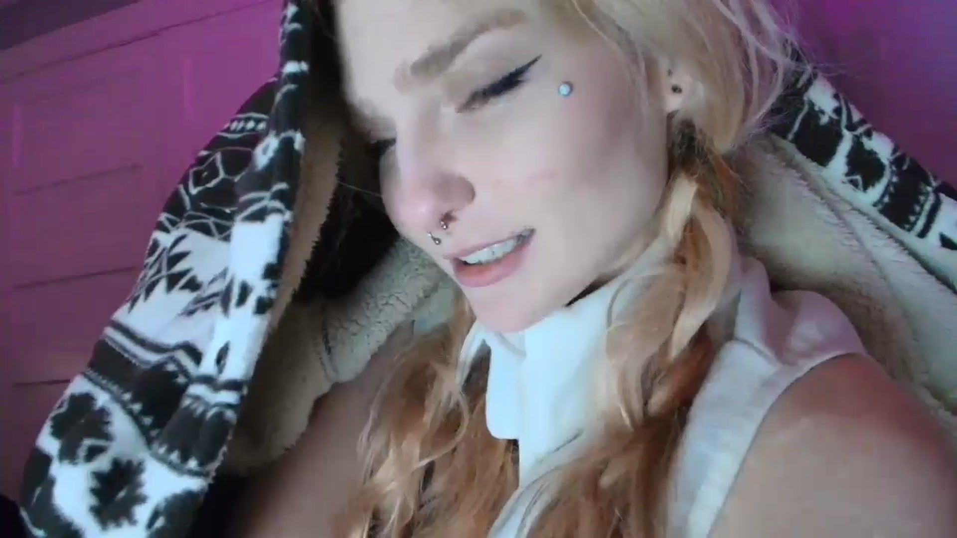 Gallery image thumbnail from DuckChan0's myfreecams stream on, 10/23/2025, 15:32 image 15 of 20