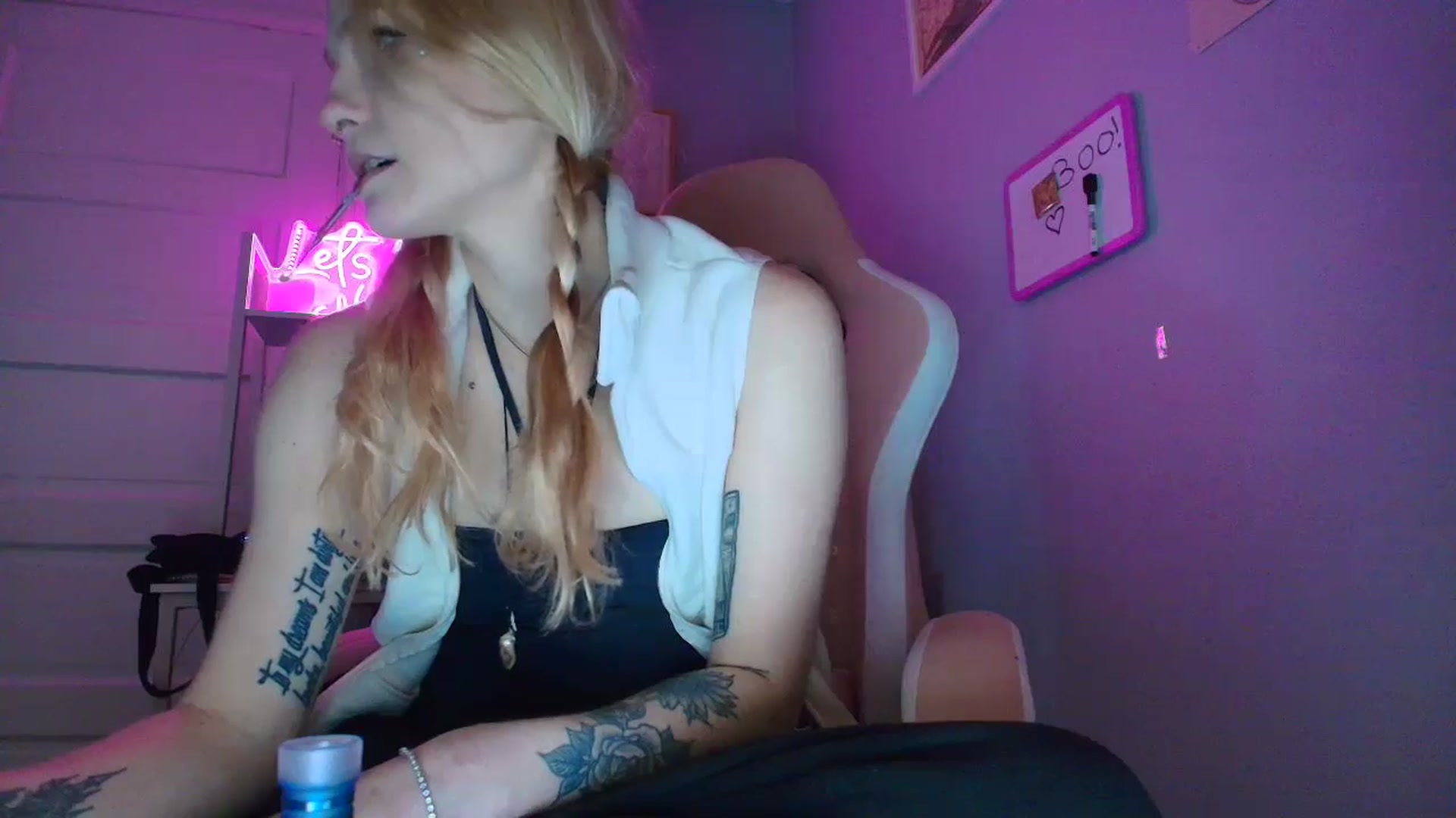 Gallery image thumbnail from DuckChan0's myfreecams stream on, 10/23/2025, 15:32 image 7 of 20