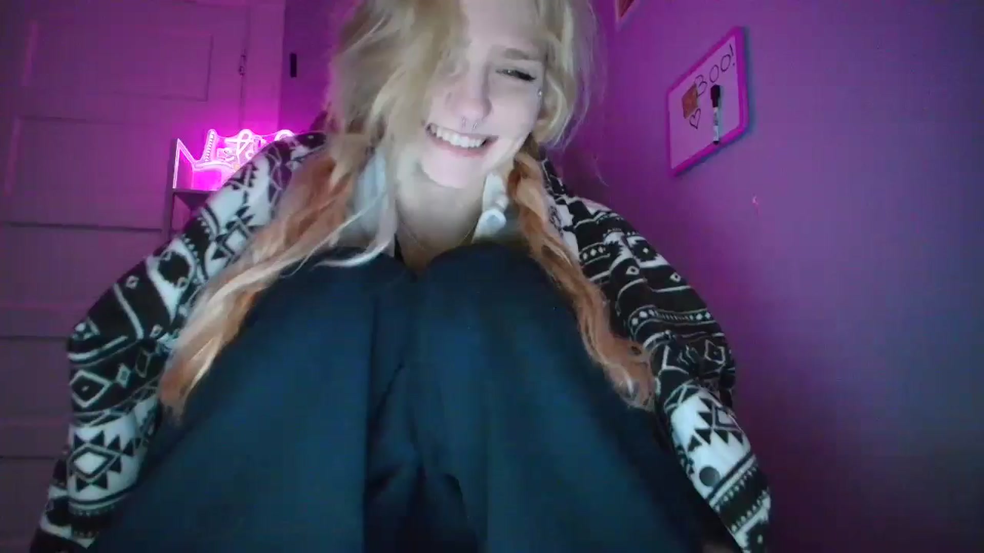 Gallery image thumbnail from DuckChan0's myfreecams stream on, 10/23/2025, 15:32 image 12 of 20