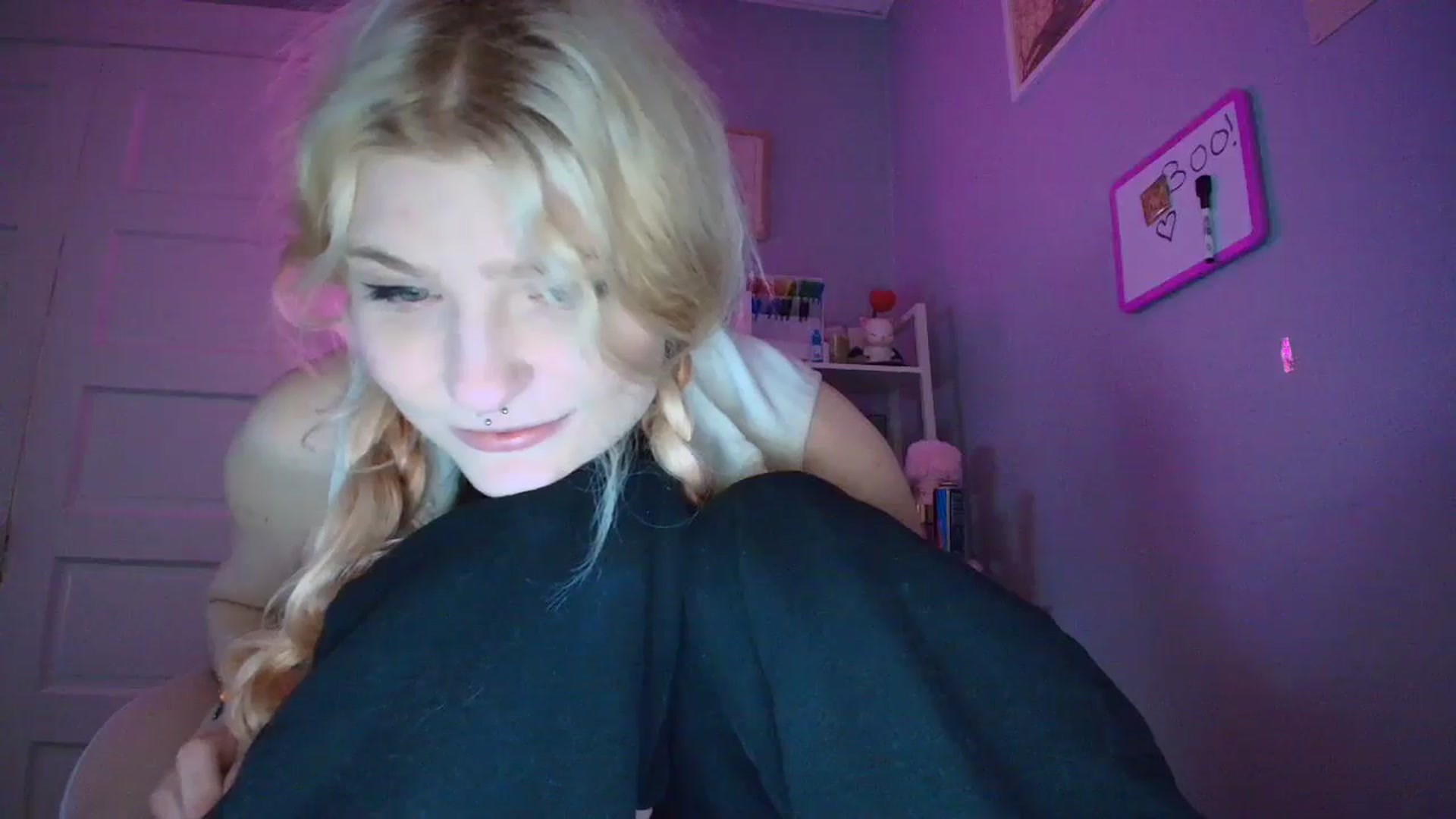 Gallery image thumbnail from DuckChan0's myfreecams stream on, 10/23/2025, 15:32 image 8 of 20