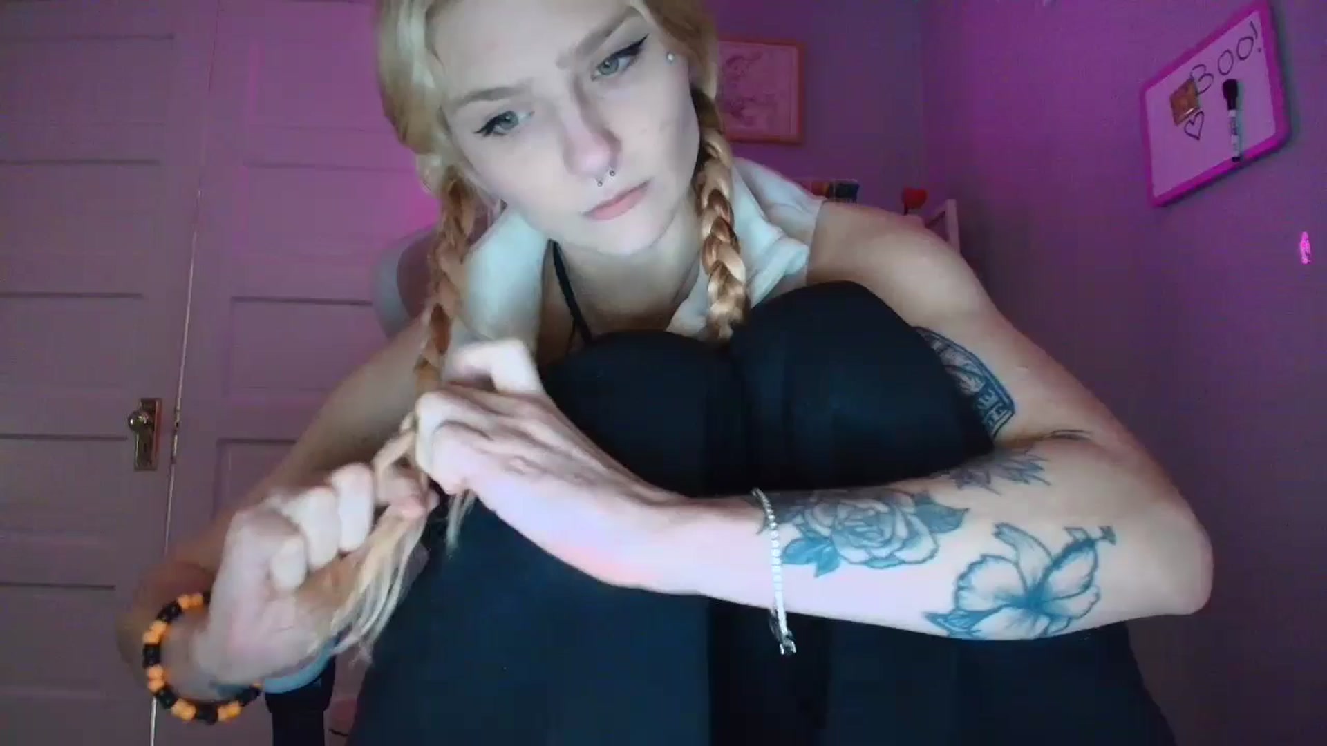 Gallery image thumbnail from DuckChan0's myfreecams stream on, 10/23/2025, 15:32 image 3 of 20