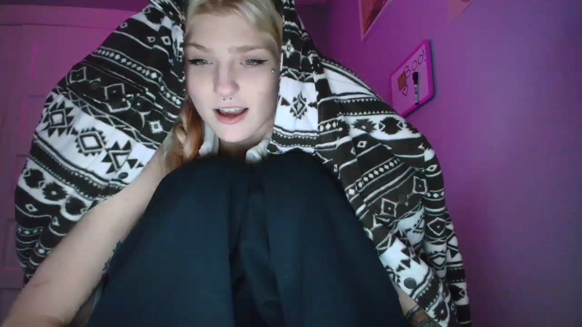 Gallery image thumbnail from DuckChan0's myfreecams stream on, 10/23/2025, 15:32 image 13 of 20