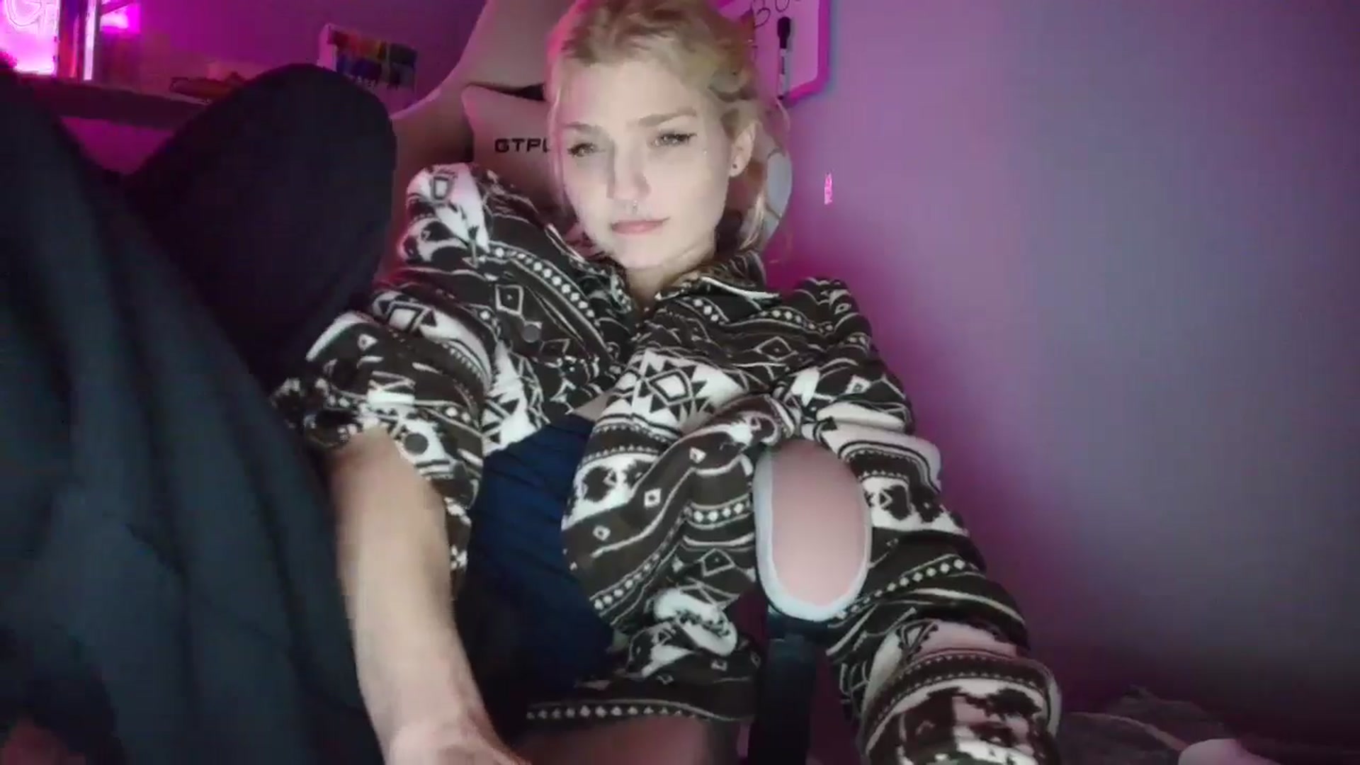 Gallery image thumbnail from DuckChan0's myfreecams stream on, 10/23/2025, 15:46 image 7 of 20