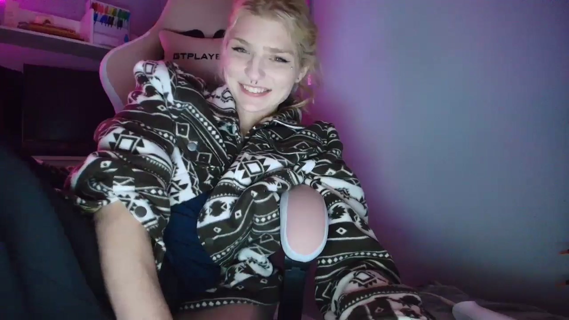 Gallery image thumbnail from DuckChan0's myfreecams stream on, 10/23/2025, 15:46 image 12 of 20