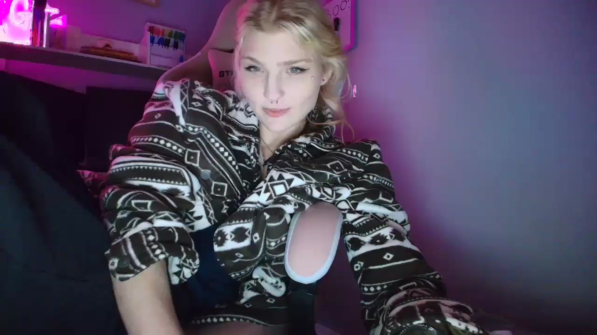 Gallery image thumbnail from DuckChan0's myfreecams stream on, 10/23/2025, 15:46 image 17 of 20