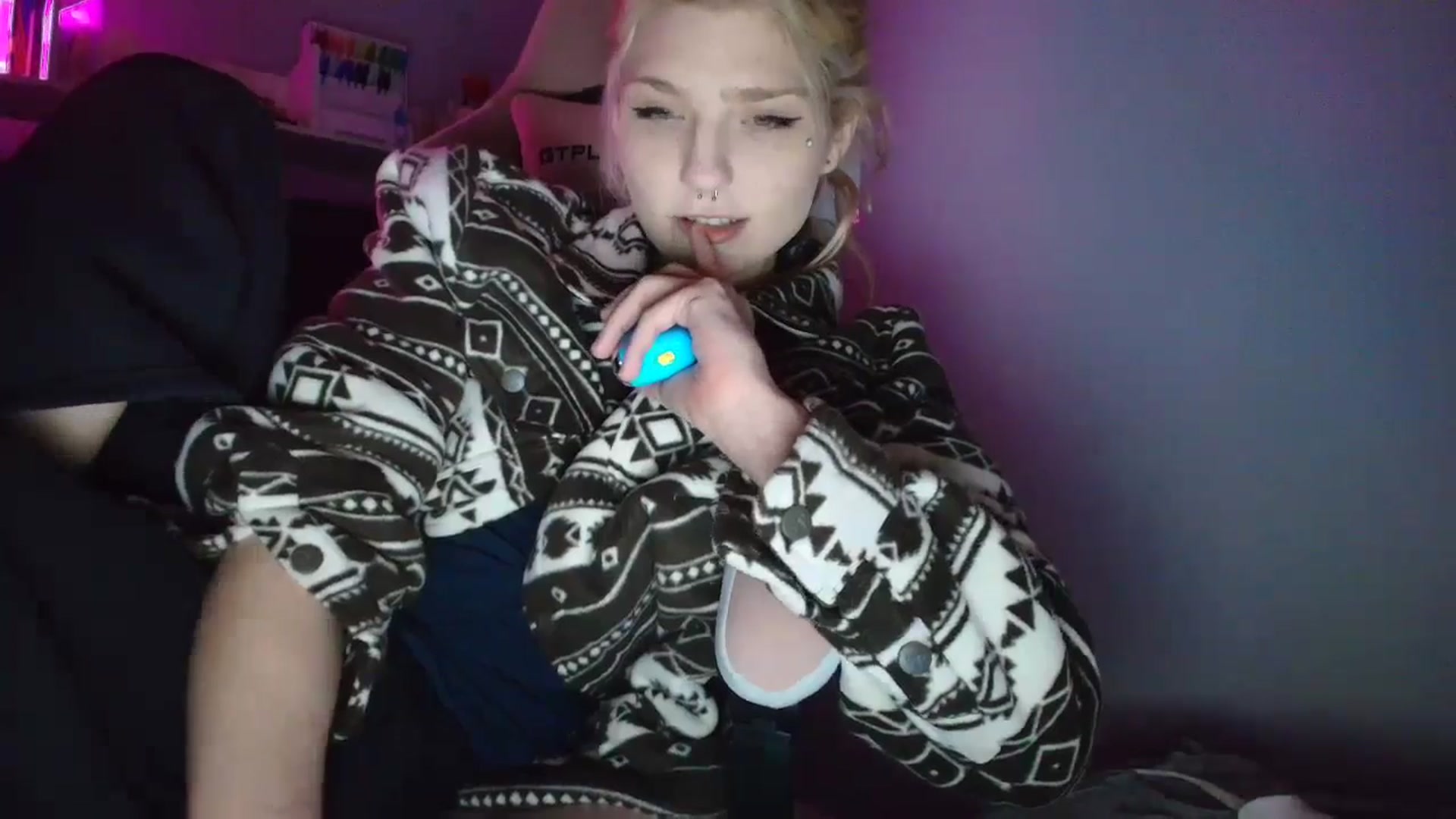 Gallery image thumbnail from DuckChan0's myfreecams stream on, 10/23/2025, 15:46 image 10 of 20