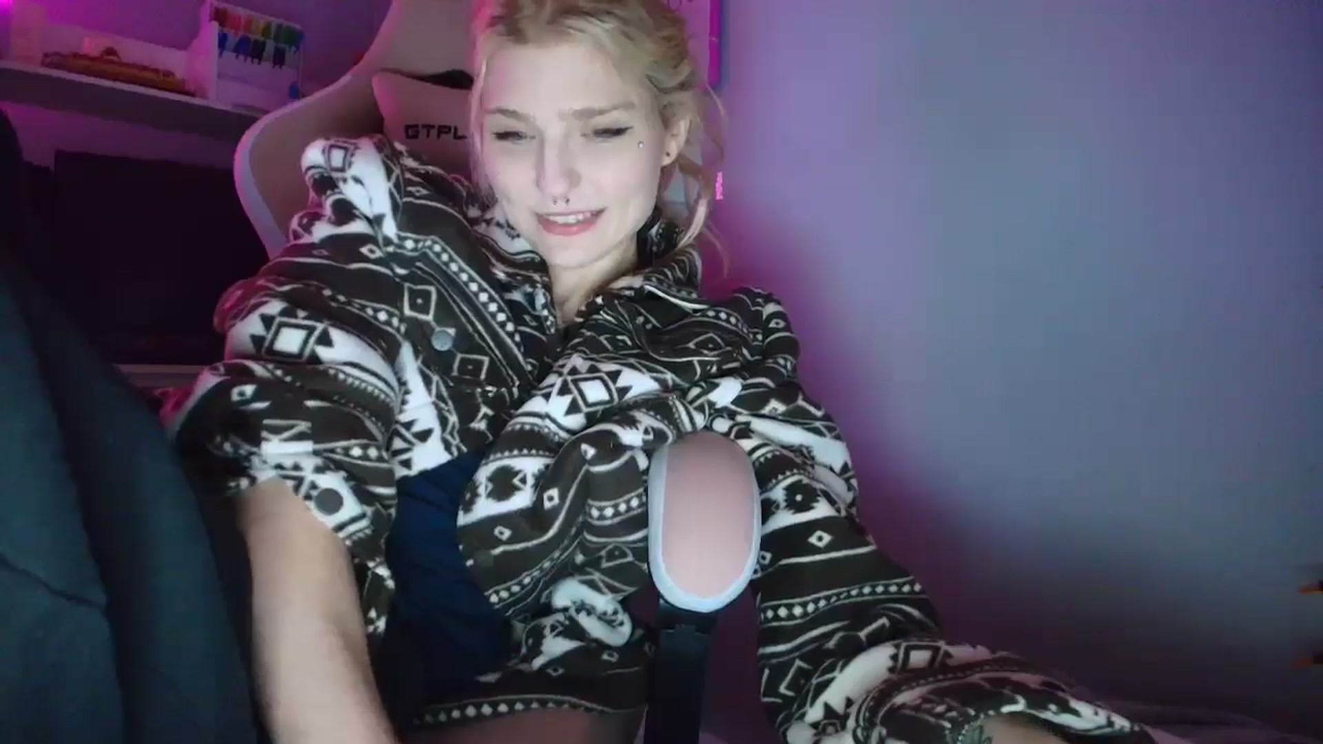 Gallery image thumbnail from DuckChan0's myfreecams stream on, 10/23/2025, 15:46 image 11 of 20