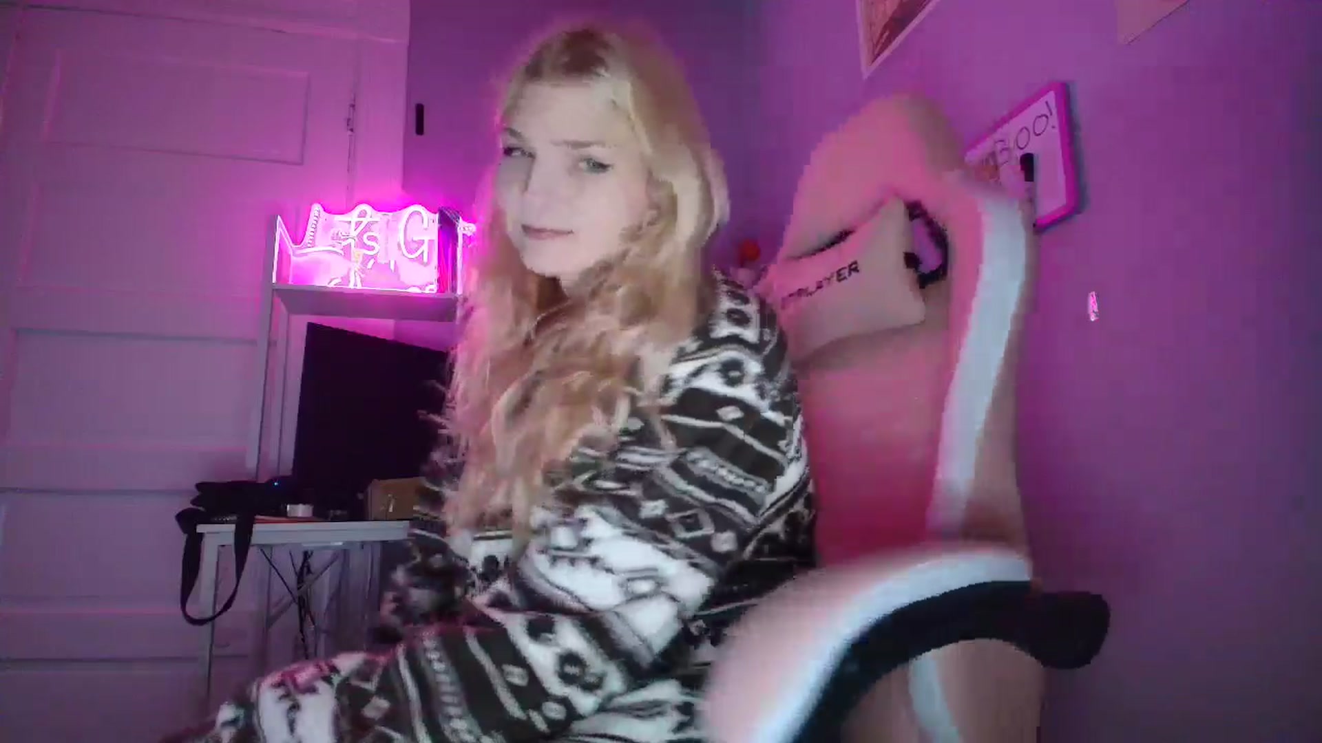 Gallery image thumbnail from DuckChan0's myfreecams stream on, 10/23/2025, 15:46 image 2 of 20