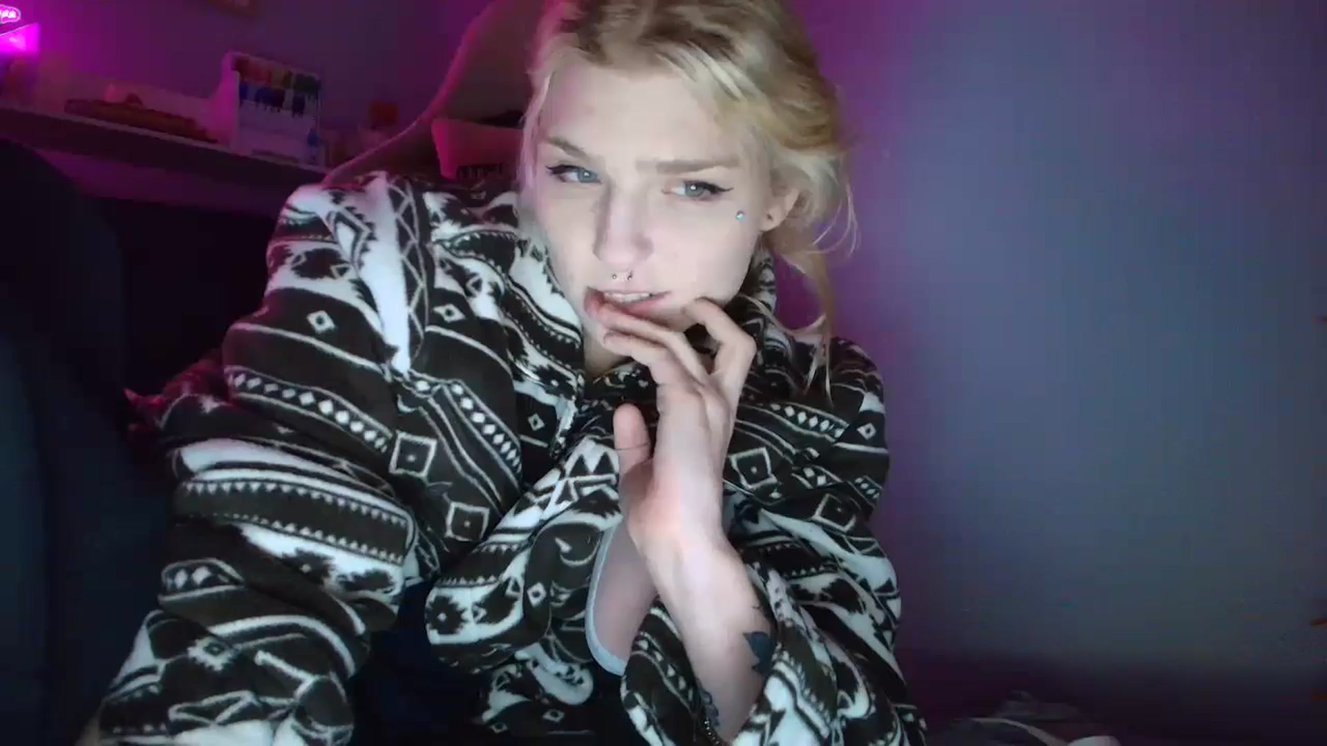Gallery image thumbnail from DuckChan0's myfreecams stream on, 10/23/2025, 15:46 image 16 of 20
