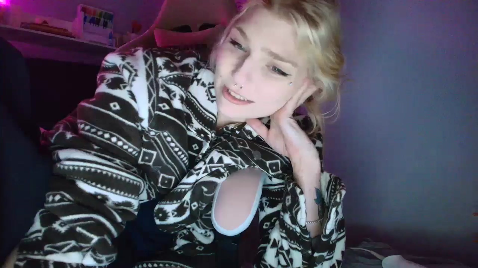 Gallery image thumbnail from DuckChan0's myfreecams stream on, 10/23/2025, 15:46 image 14 of 20