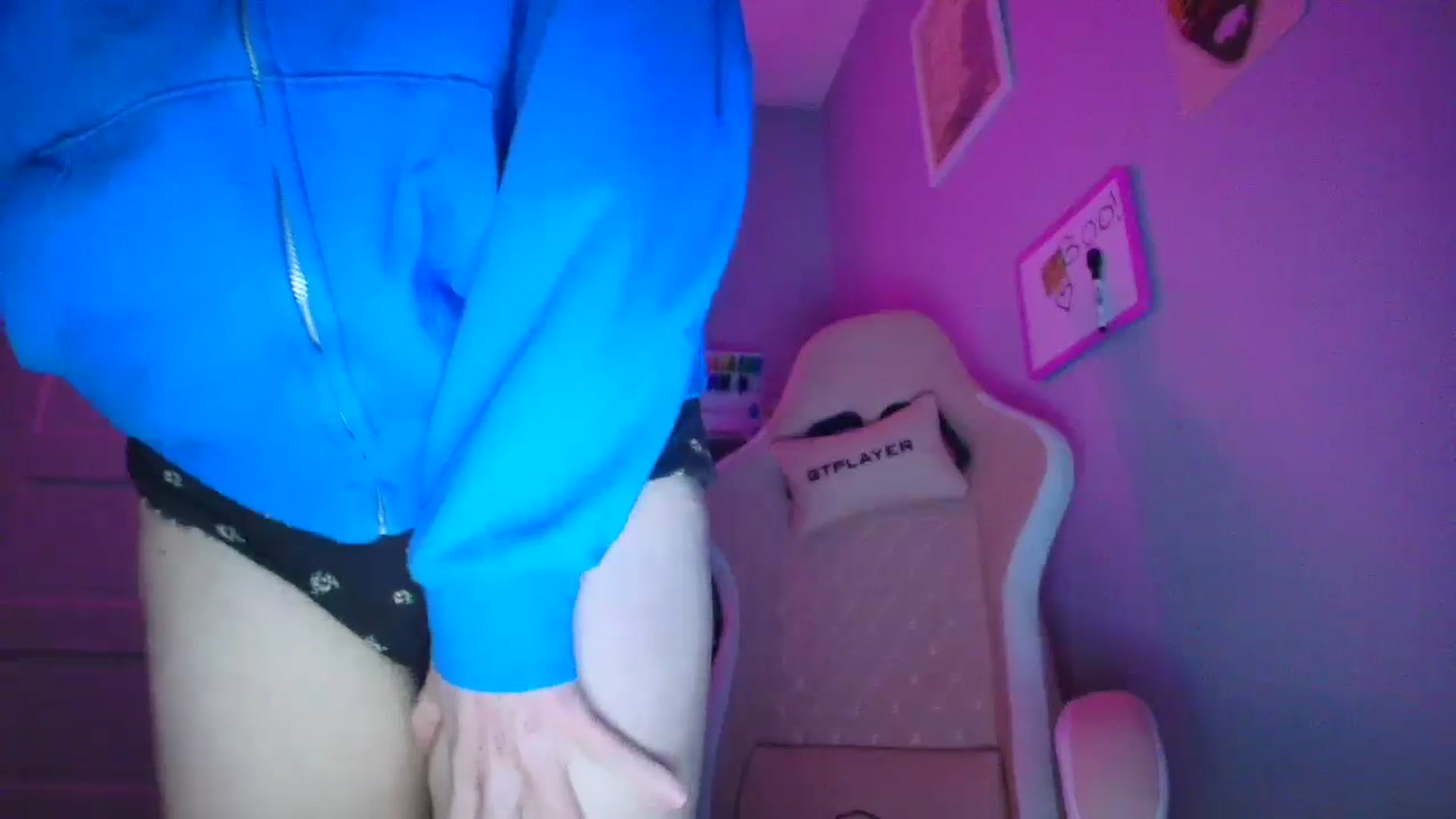Gallery image thumbnail from DuckChan0's myfreecams stream on, 10/23/2025, 16:51 image 13 of 20