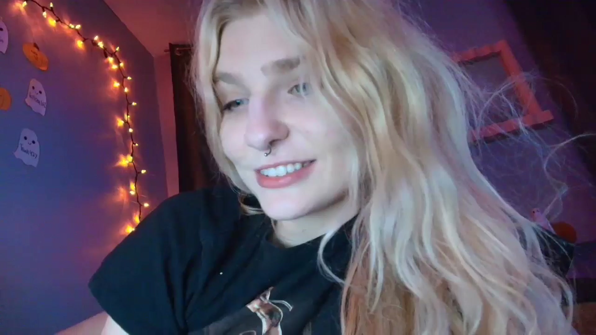 Gallery image thumbnail from DuckChan0's myfreecams stream on, 10/24/2025, 01:39 image 9 of 20