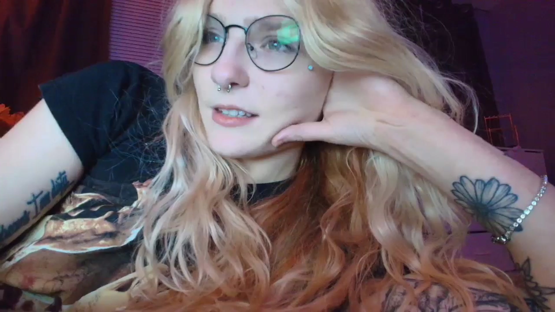 Gallery image thumbnail from DuckChan0's myfreecams stream on, 10/24/2025, 01:39 image 17 of 20