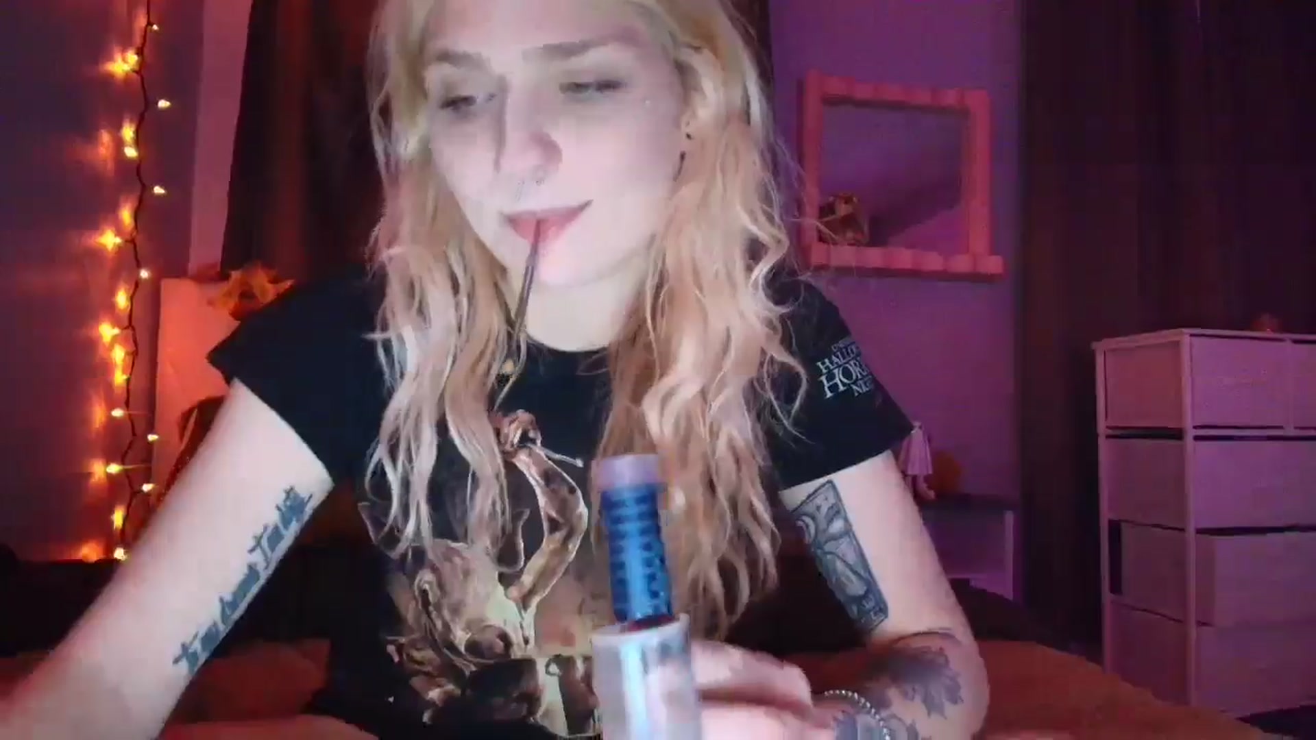 Gallery image thumbnail from DuckChan0's myfreecams stream on, 10/24/2025, 01:39 image 13 of 20