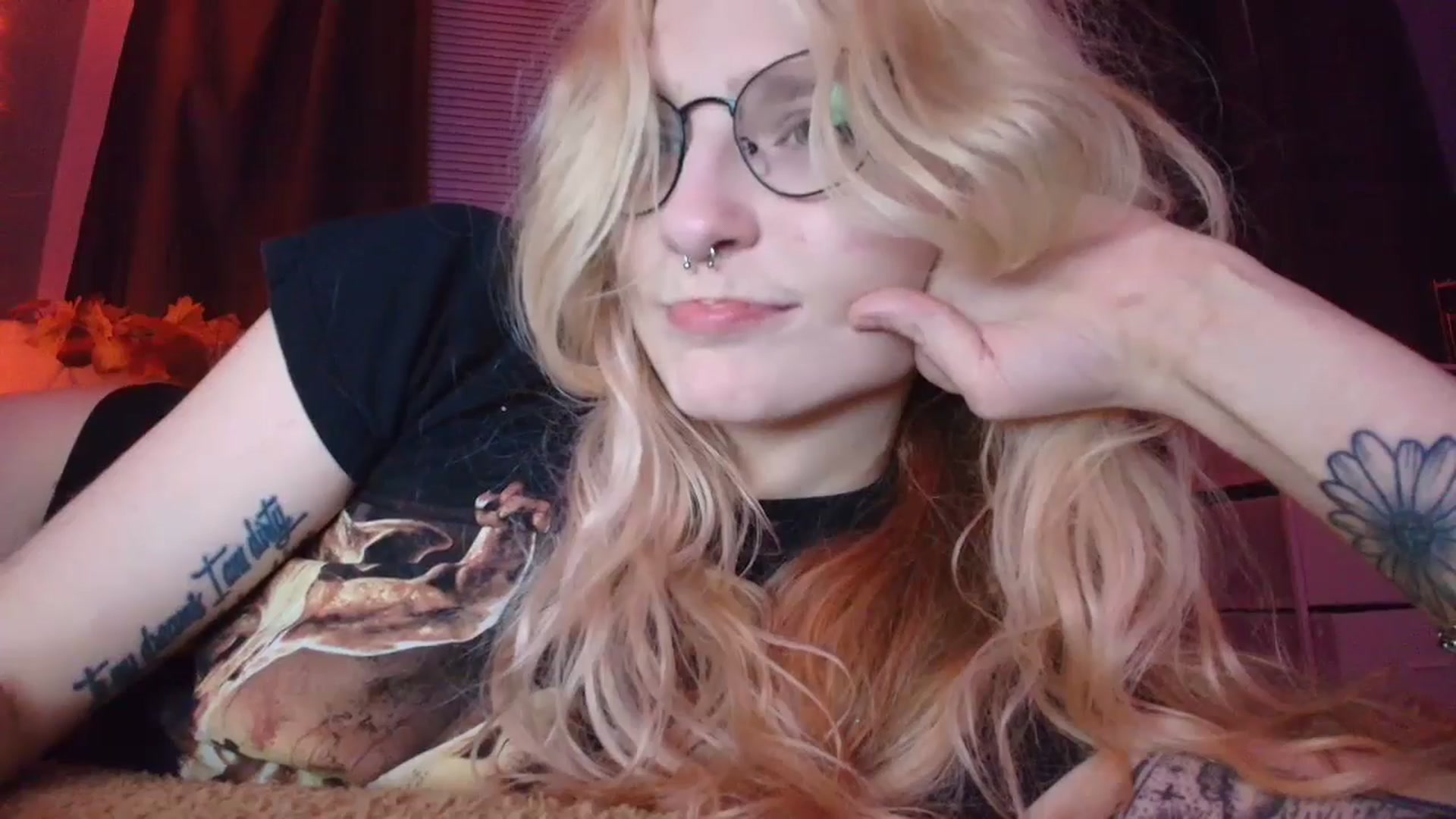 Gallery image thumbnail from DuckChan0's myfreecams stream on, 10/24/2025, 01:39 image 18 of 20