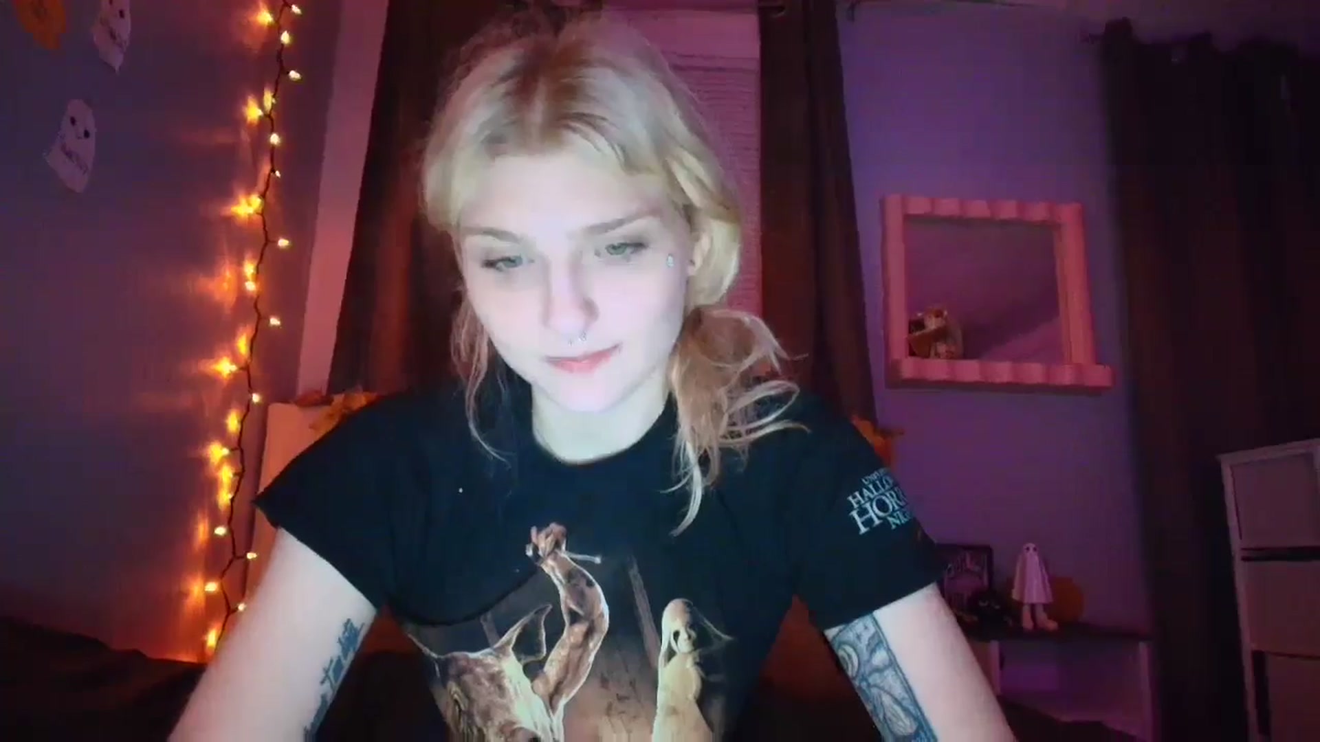 Gallery image thumbnail from DuckChan0's myfreecams stream on, 10/24/2025, 01:39 image 5 of 20