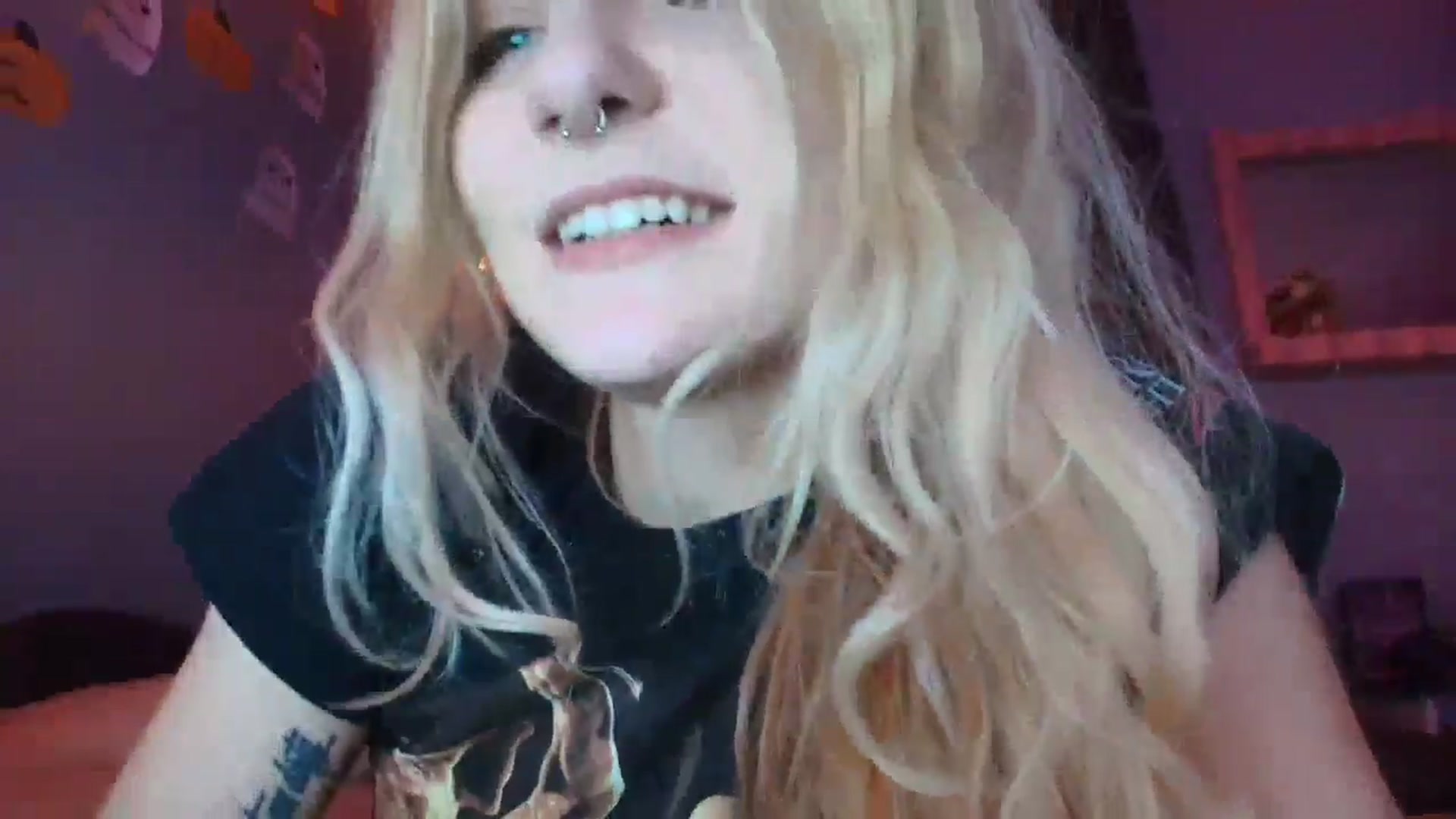 Gallery image thumbnail from DuckChan0's myfreecams stream on, 10/24/2025, 01:39 image 11 of 20