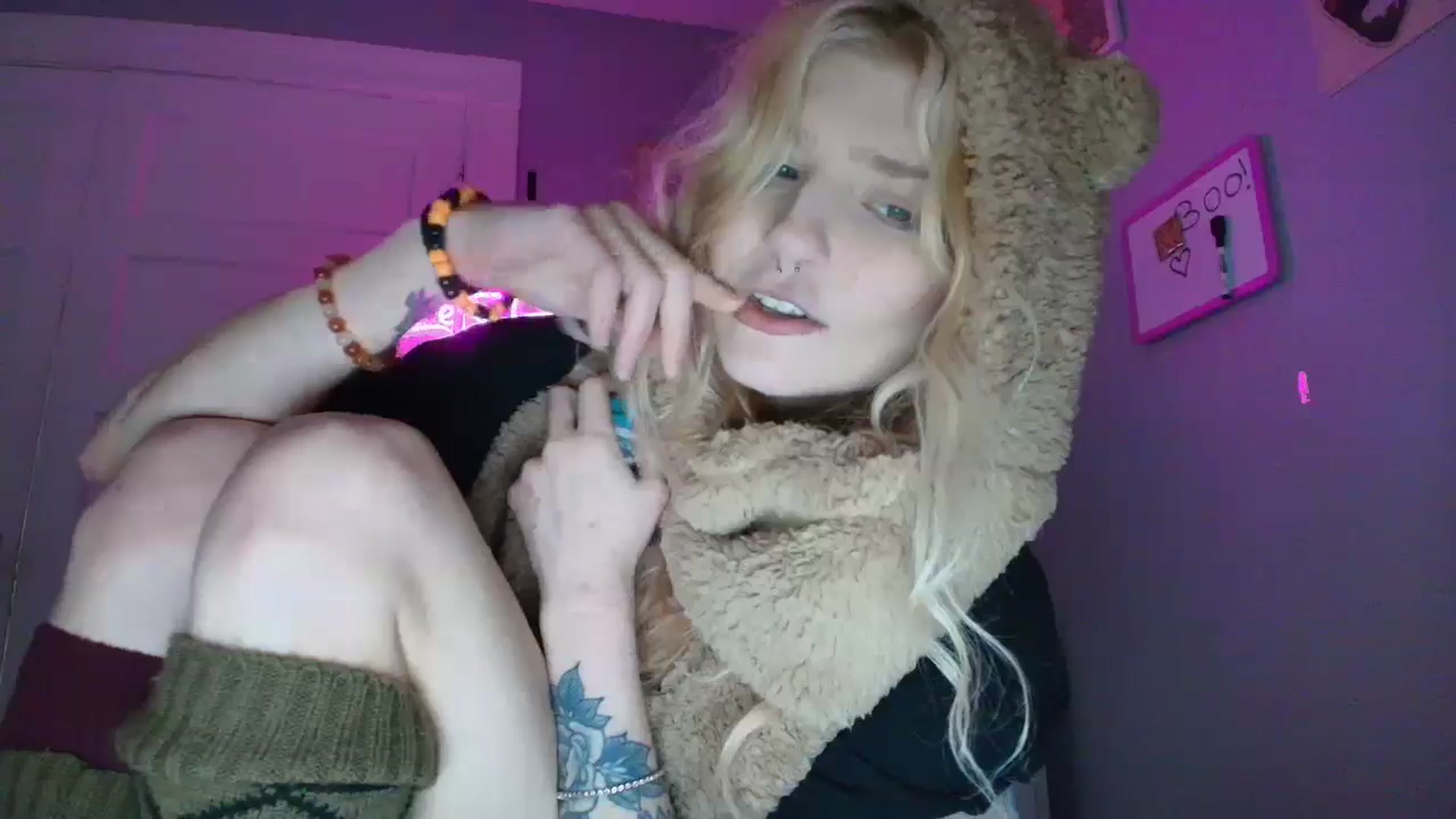Gallery image thumbnail from DuckChan0's myfreecams stream on, 10/24/2025, 15:04 image 16 of 20