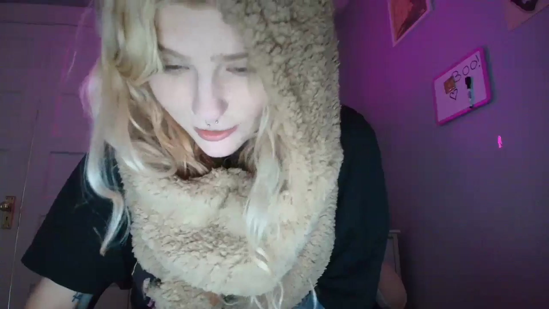 Gallery image thumbnail from DuckChan0's myfreecams stream on, 10/24/2025, 15:04 image 15 of 20