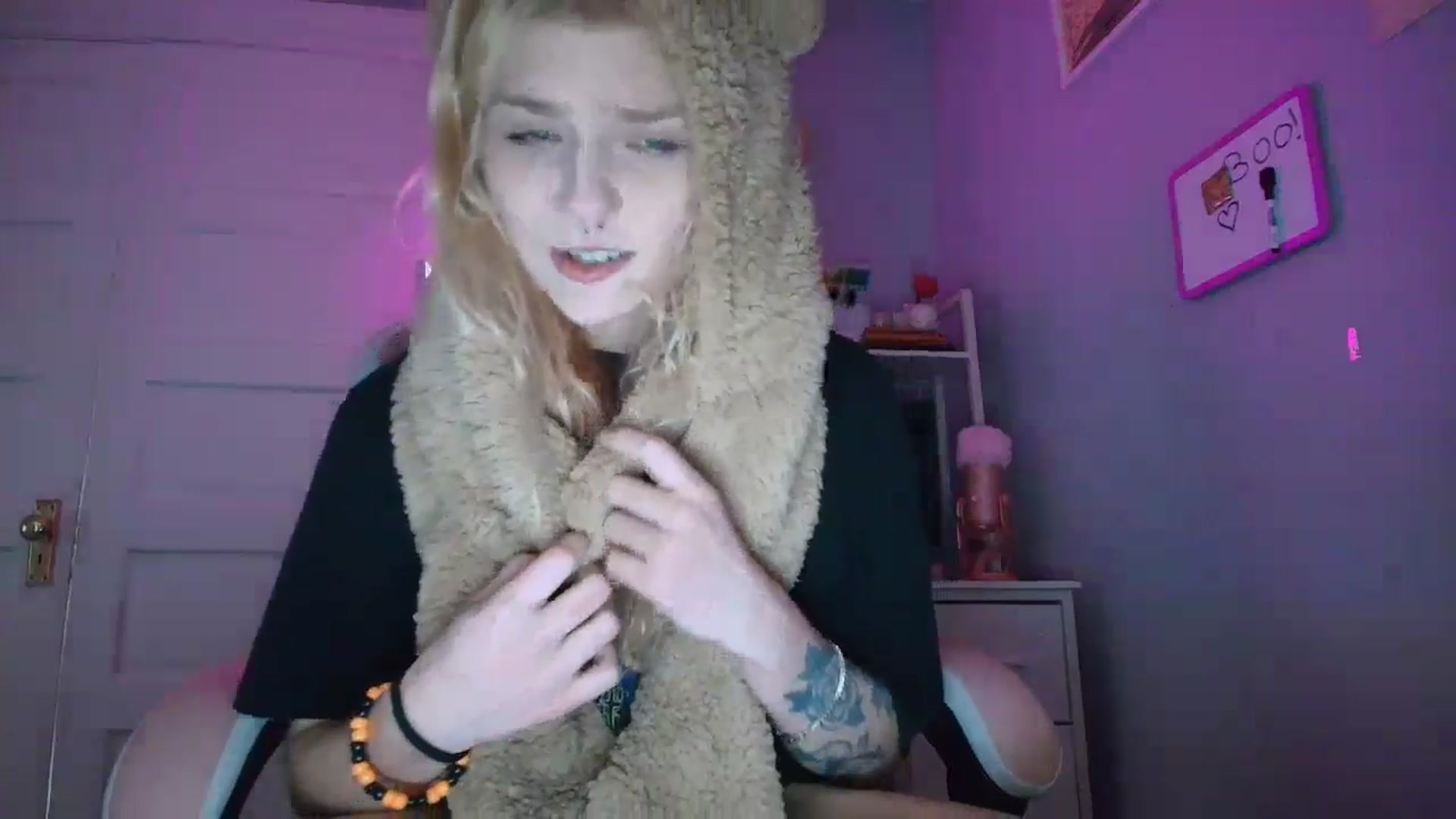 Gallery image thumbnail from DuckChan0's myfreecams stream on, 10/24/2025, 15:04 image 14 of 20