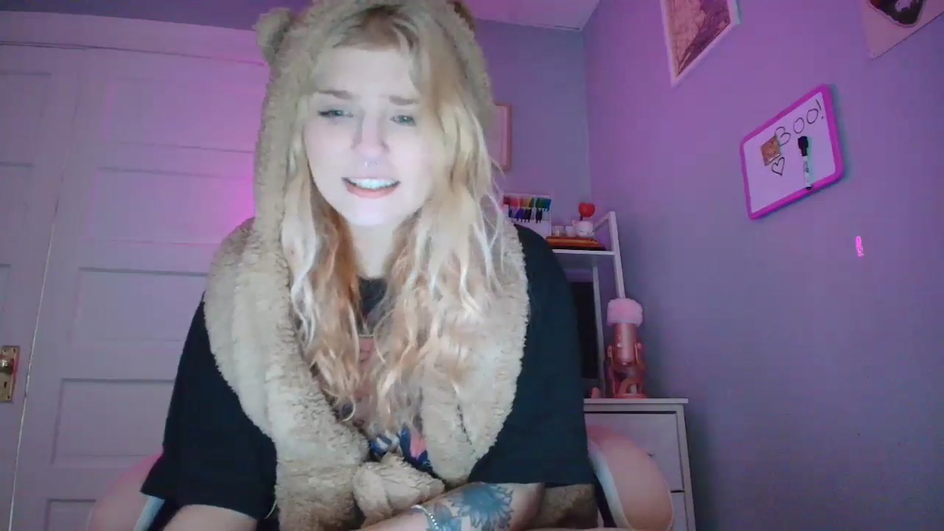 Gallery image thumbnail from DuckChan0's myfreecams stream on, 10/24/2025, 15:04 image 11 of 20