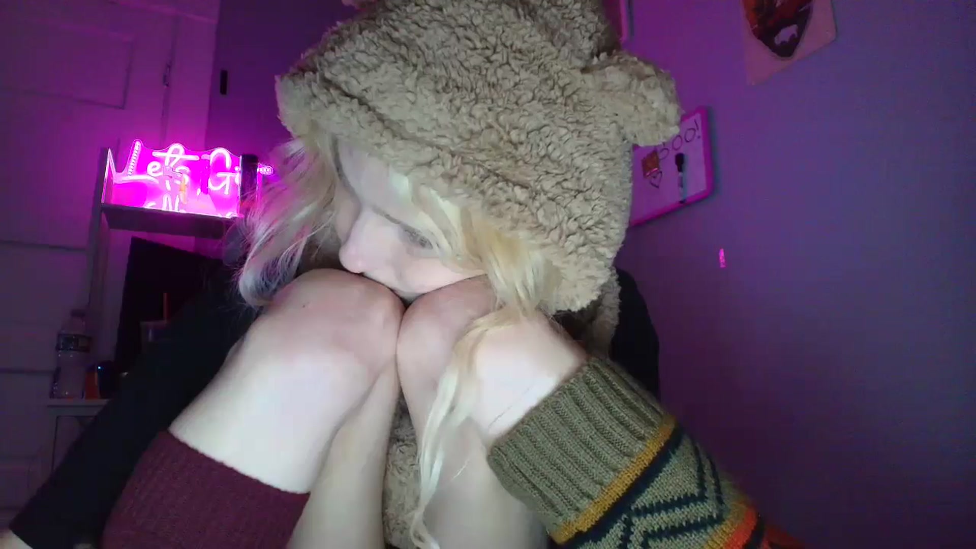 Gallery image thumbnail from DuckChan0's myfreecams stream on, 10/24/2025, 16:39 image 6 of 20