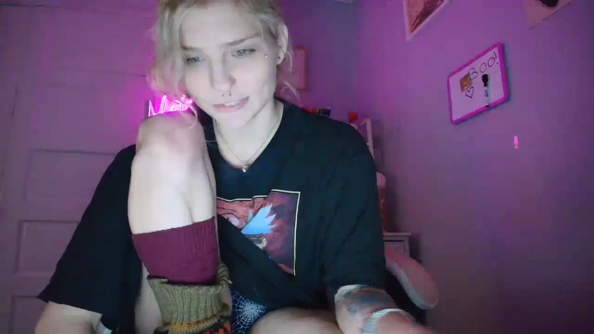 Gallery image thumbnail from DuckChan0's myfreecams stream on, 10/24/2025, 16:39 image 9 of 20