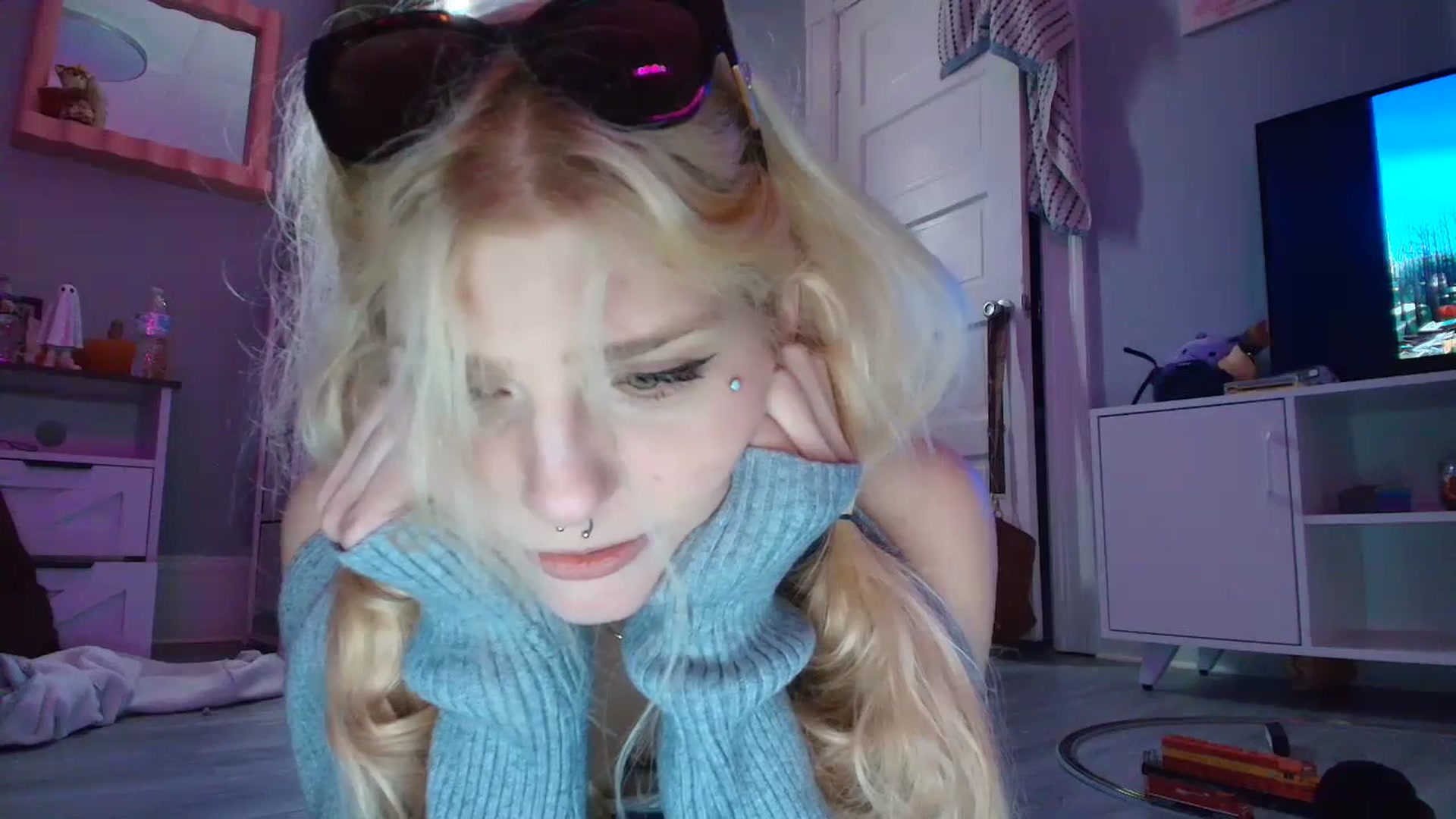Gallery image thumbnail from DuckChan0's myfreecams stream on, 10/26/2025, 18:22 image 19 of 20