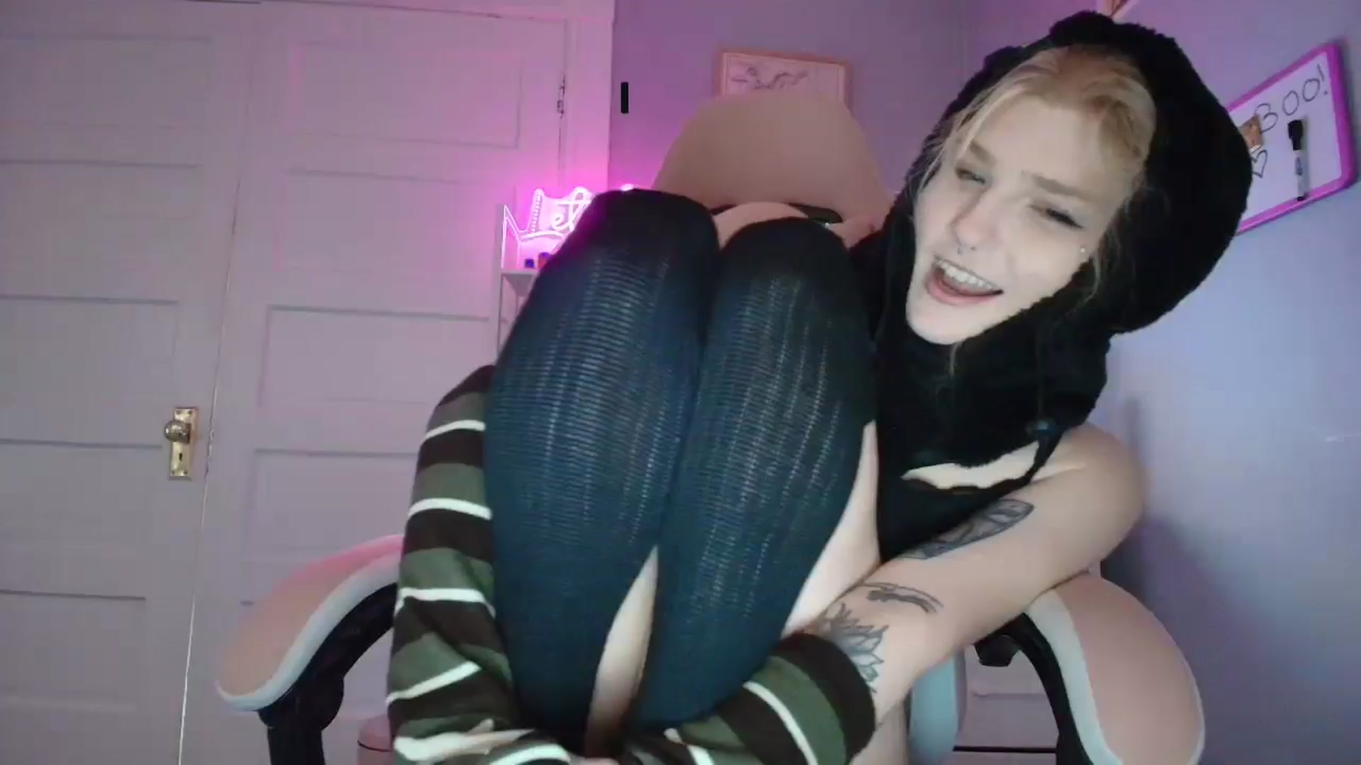 Gallery image thumbnail from DuckChan0's myfreecams stream on, 10/27/2025, 15:12 image 1 of 20