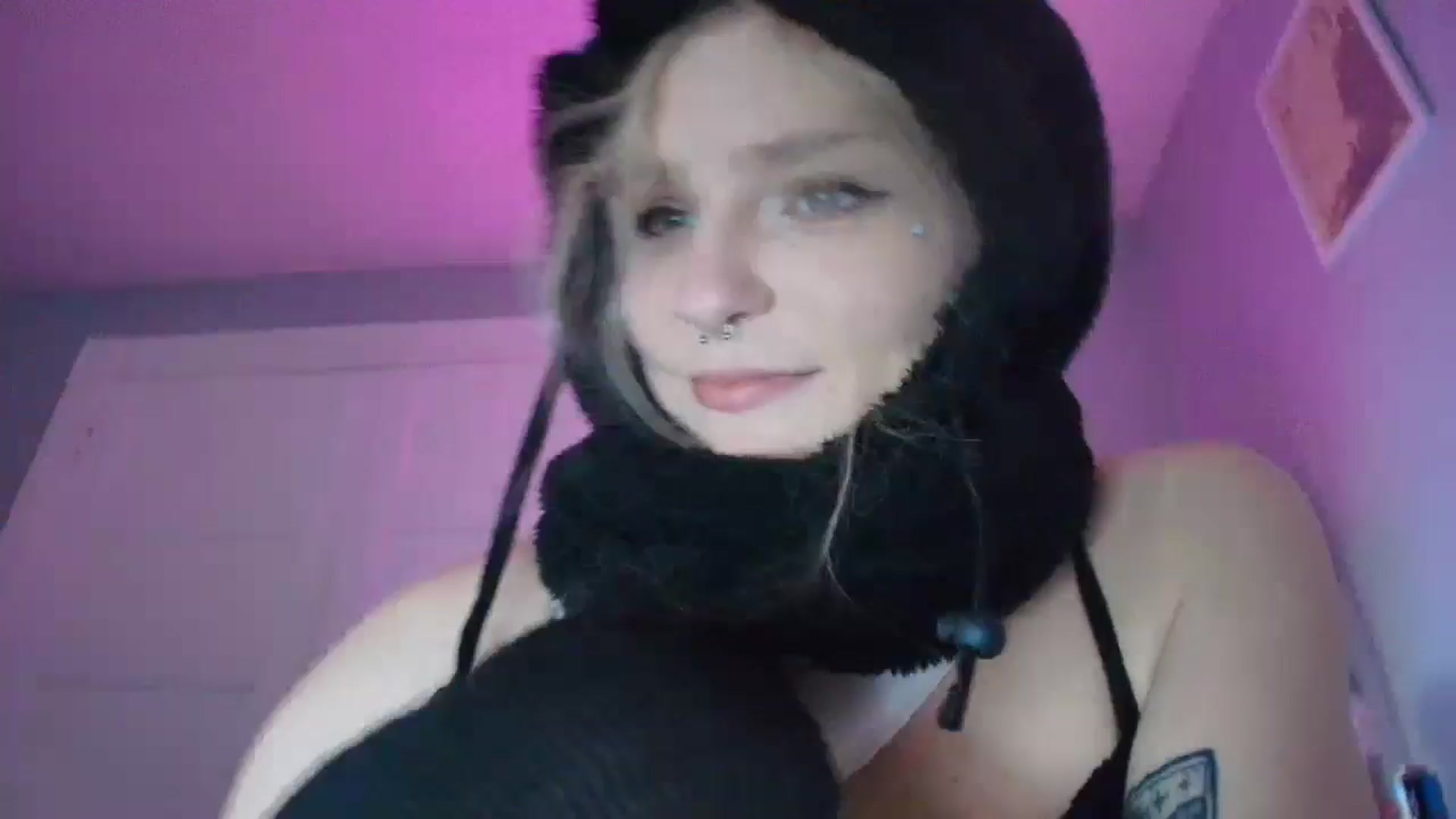 Gallery image thumbnail from DuckChan0's myfreecams stream on, 10/27/2025, 15:12 image 5 of 20