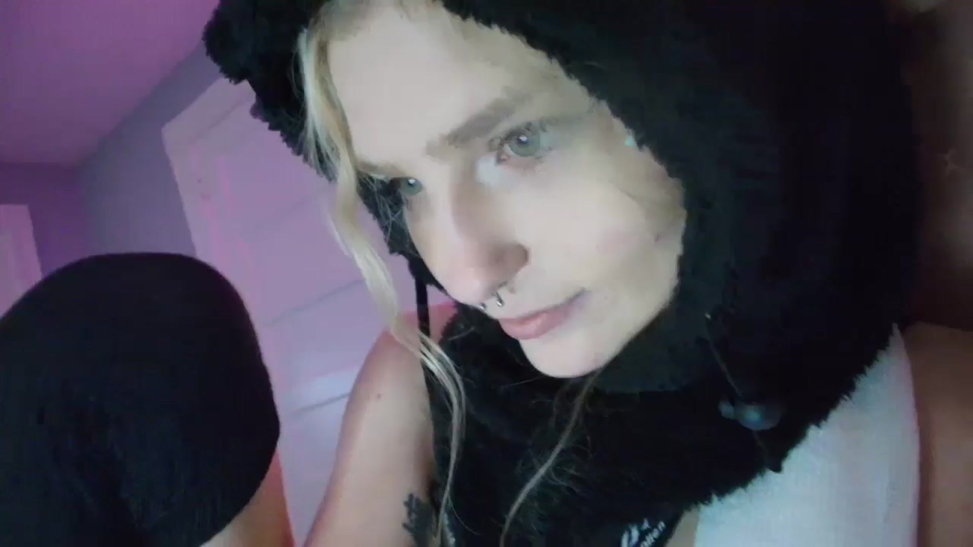 Gallery image thumbnail from DuckChan0's myfreecams stream on, 10/27/2025, 15:12 image 16 of 20