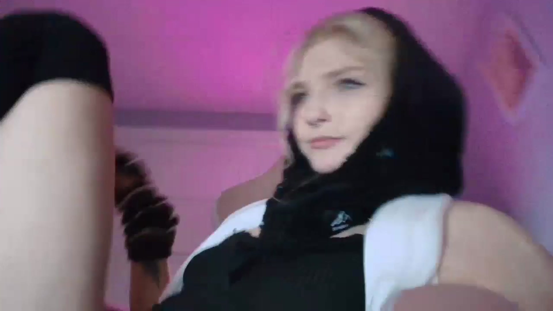 Gallery image thumbnail from DuckChan0's myfreecams stream on, 10/27/2025, 15:12 image 13 of 20
