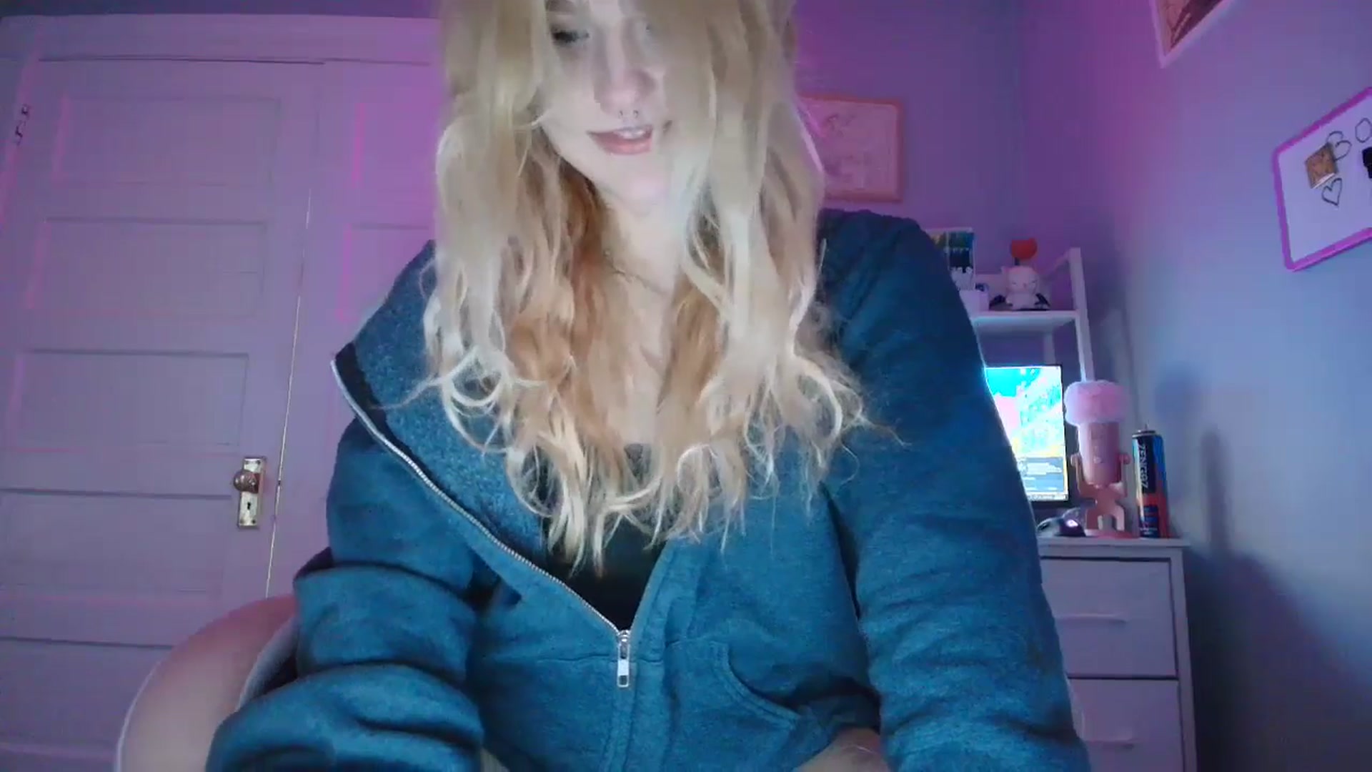 Gallery image thumbnail from DuckChan0's myfreecams stream on, 10/27/2025, 16:25 image 17 of 20