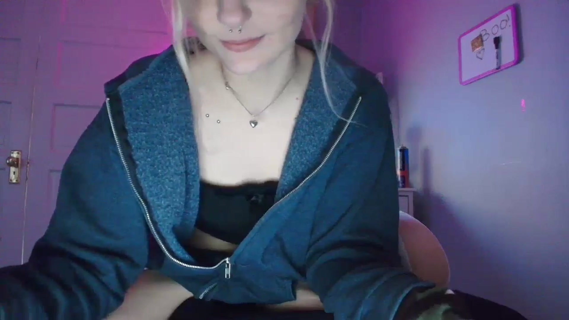 Gallery image thumbnail from DuckChan0's myfreecams stream on, 10/27/2025, 16:25 image 11 of 20