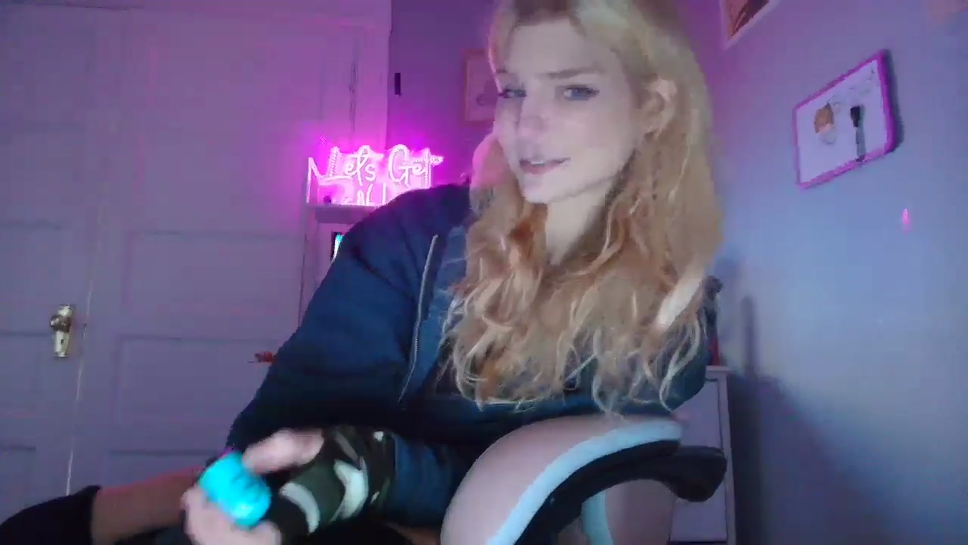 Gallery image thumbnail from DuckChan0's myfreecams stream on, 10/27/2025, 16:25 image 2 of 20