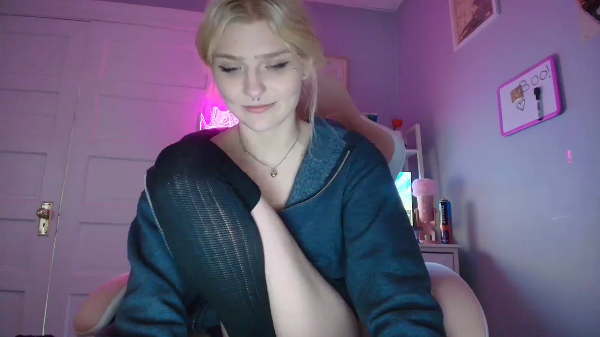 Gallery image thumbnail from DuckChan0's myfreecams stream on, 10/27/2025, 16:25 image 14 of 20