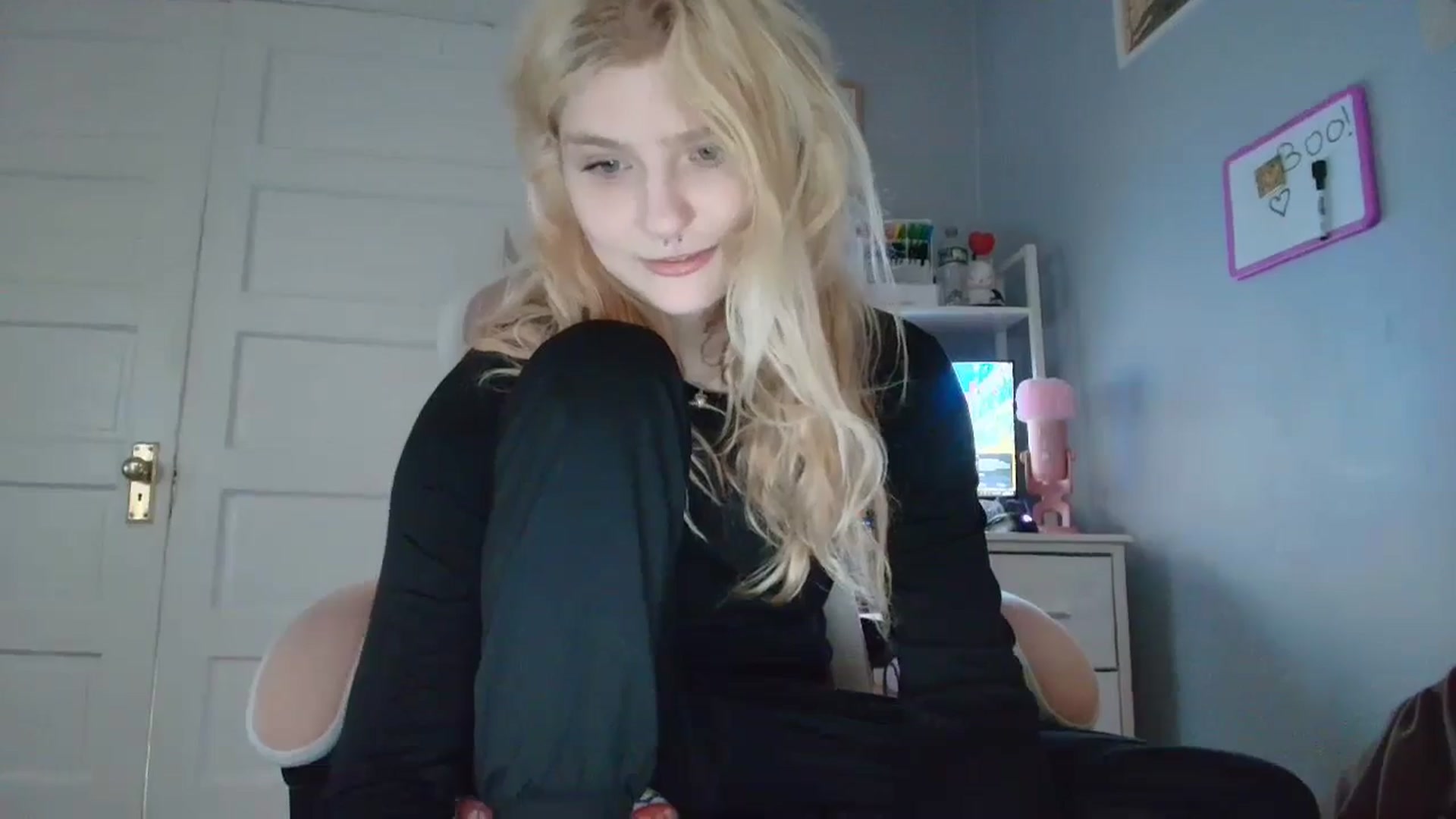 Gallery image thumbnail from DuckChan0's myfreecams stream on, 10/28/2025, 13:52 image 20 of 20