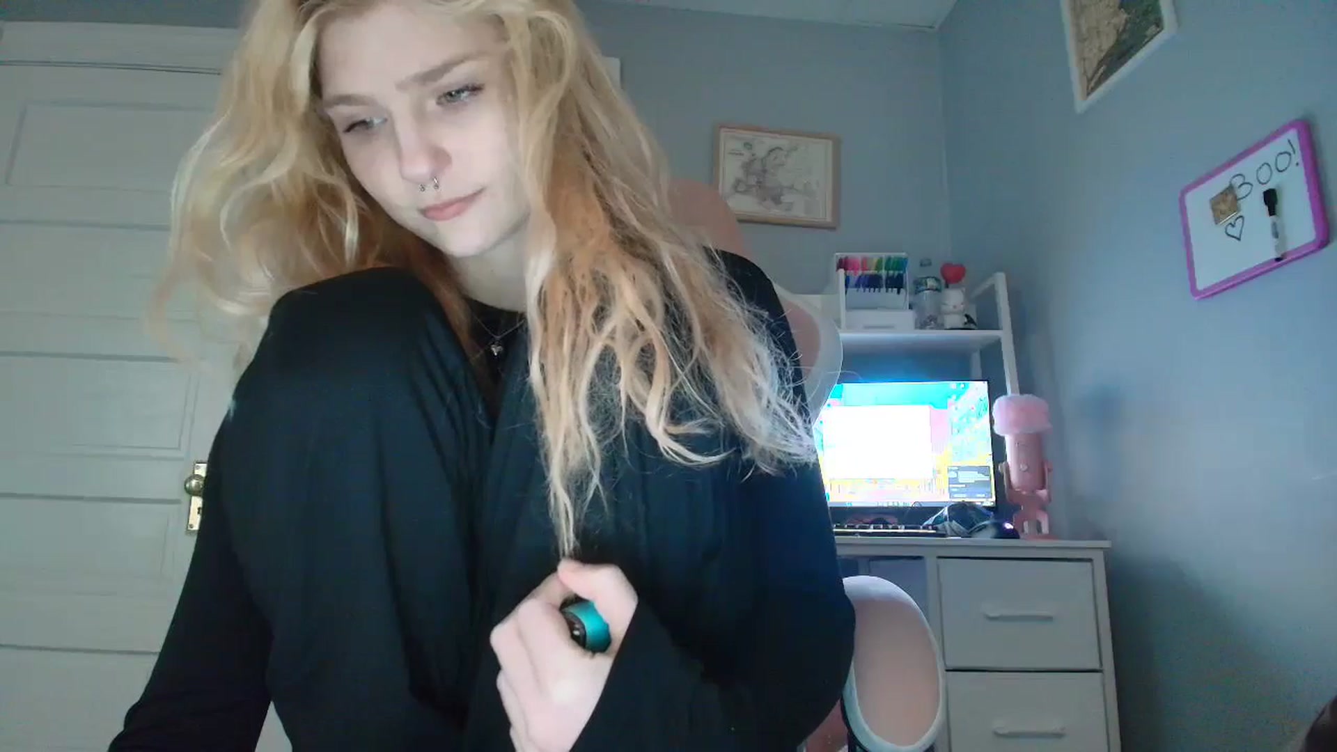 Gallery image thumbnail from DuckChan0's myfreecams stream on, 10/28/2025, 13:52 image 9 of 20