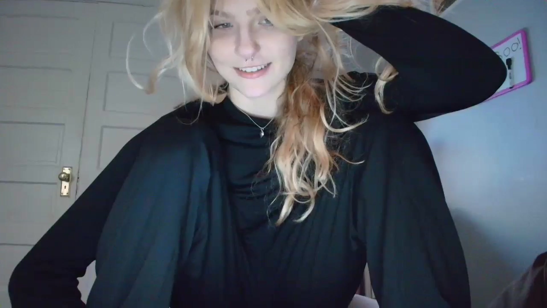 Gallery image thumbnail from DuckChan0's myfreecams stream on, 10/28/2025, 13:52 image 16 of 20