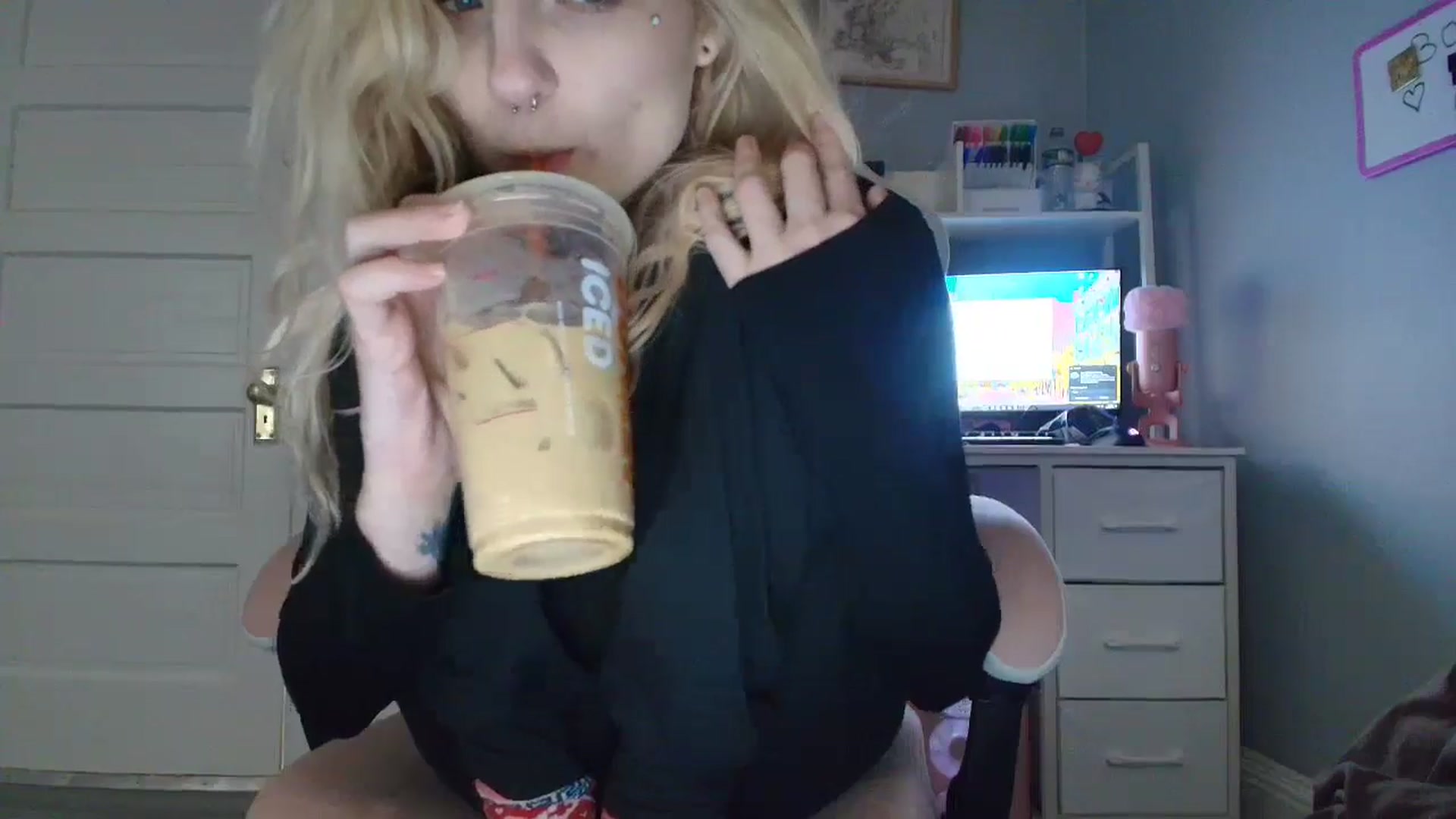 Gallery image thumbnail from DuckChan0's myfreecams stream on, 10/28/2025, 13:52 image 11 of 20