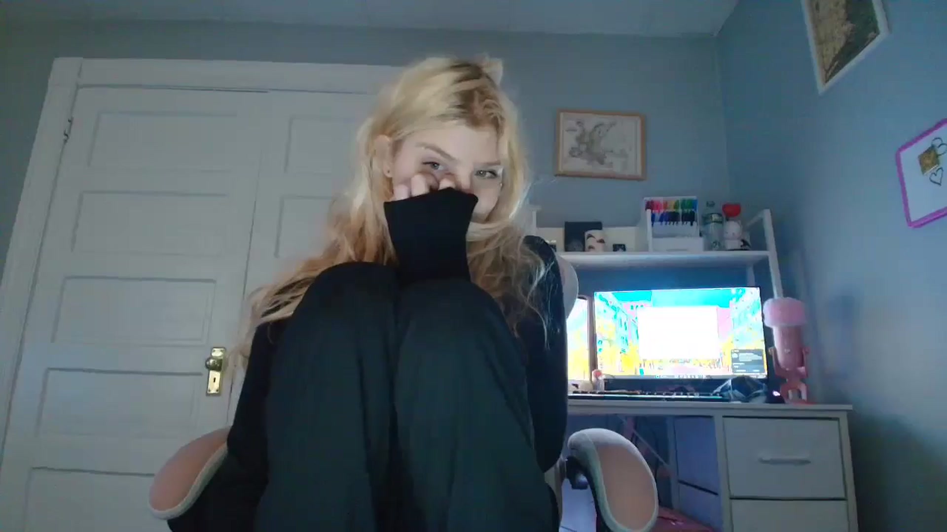 Gallery image thumbnail from DuckChan0's myfreecams stream on, 10/28/2025, 13:52 image 13 of 20
