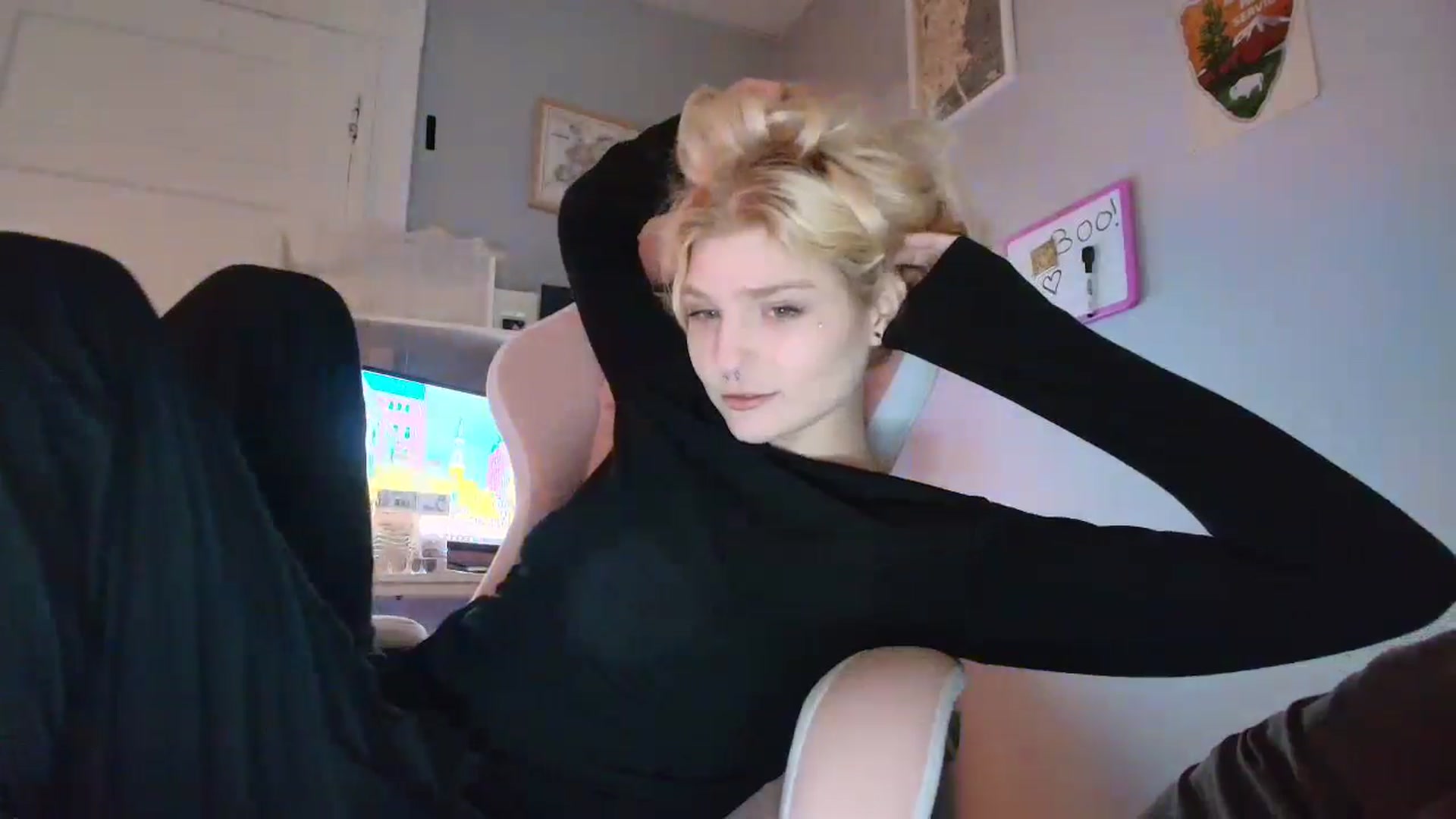 Gallery image thumbnail from DuckChan0's myfreecams stream on, 10/28/2025, 13:52 image 18 of 20
