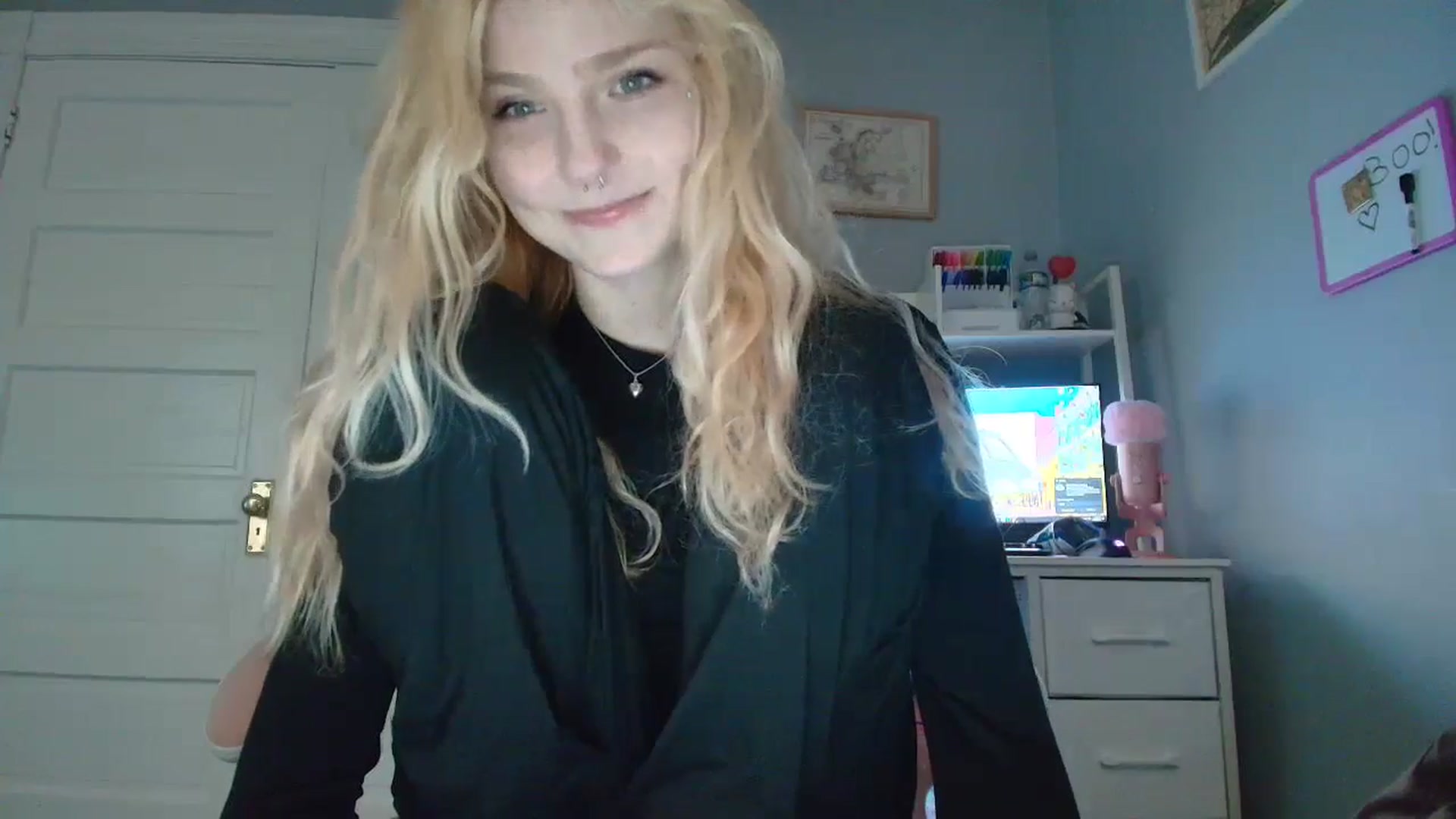 Gallery image thumbnail from DuckChan0's myfreecams stream on, 10/28/2025, 13:52 image 10 of 20