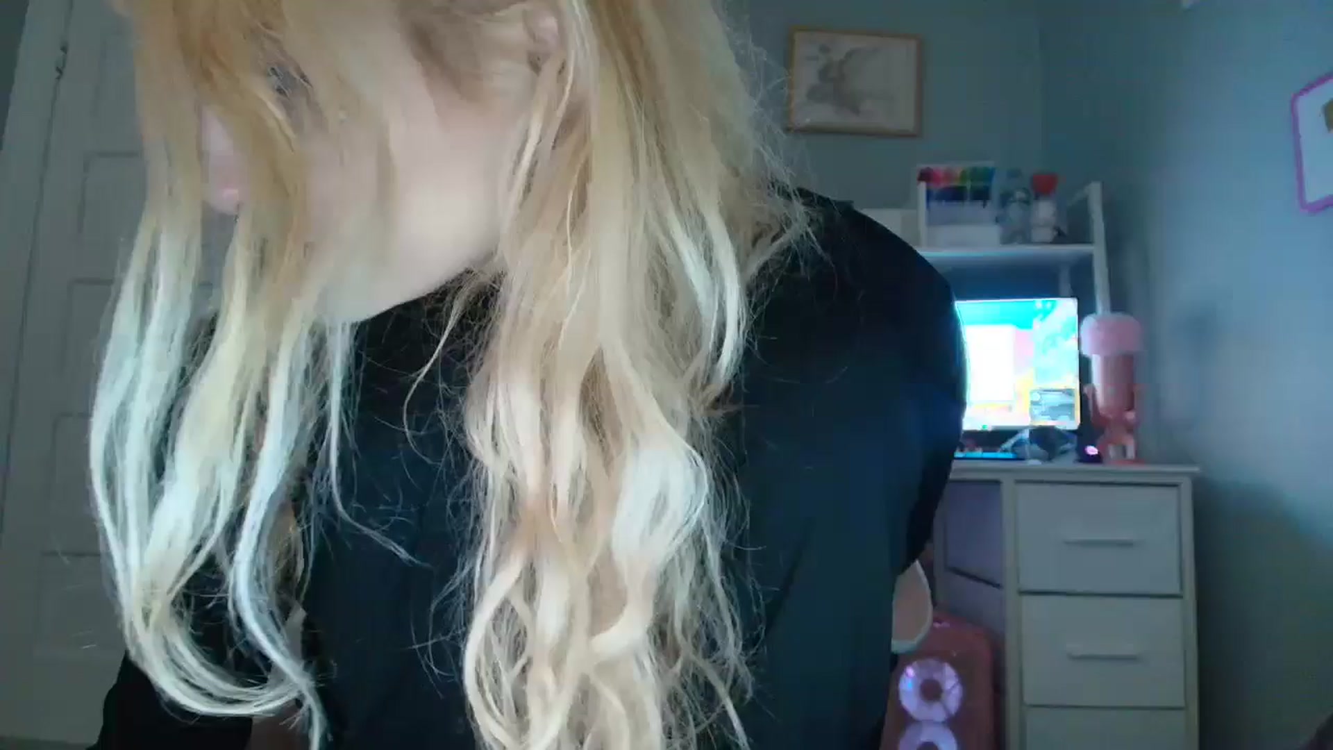 Gallery image thumbnail from DuckChan0's myfreecams stream on, 10/28/2025, 13:52 image 14 of 20