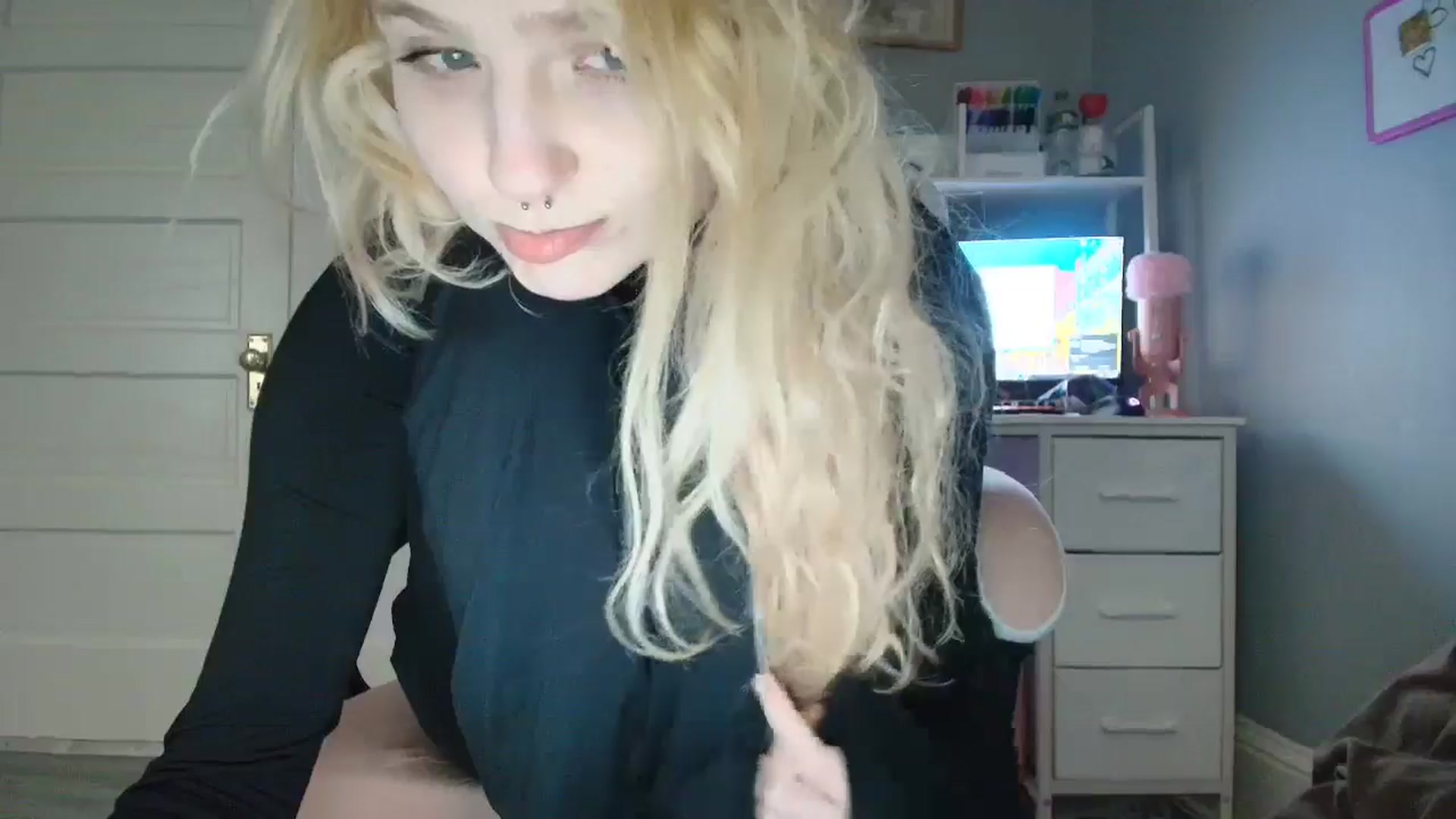 Gallery image thumbnail from DuckChan0's myfreecams stream on, 10/28/2025, 13:52 image 12 of 20